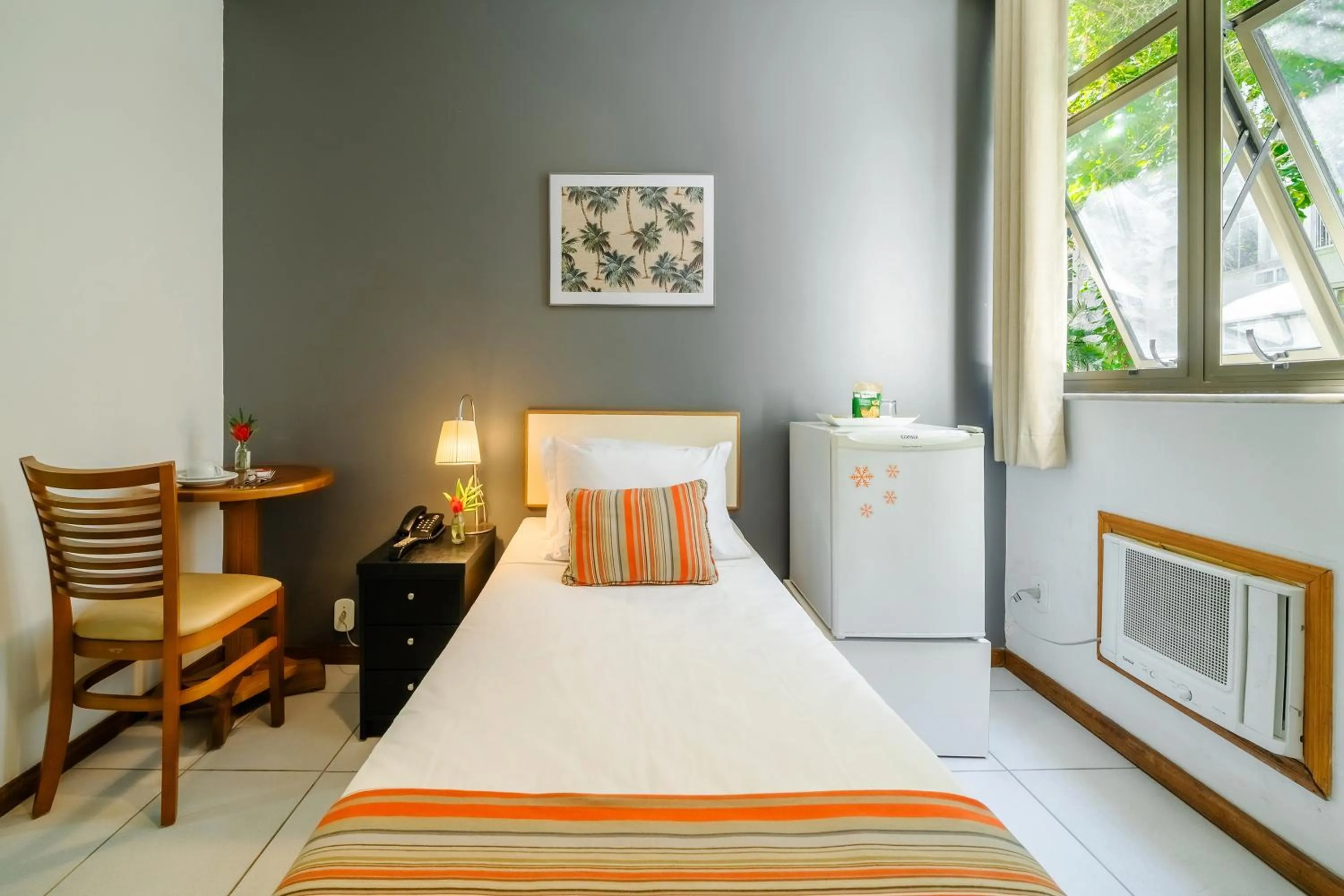 Photo of the whole room, Bed in Infinity Copacabana