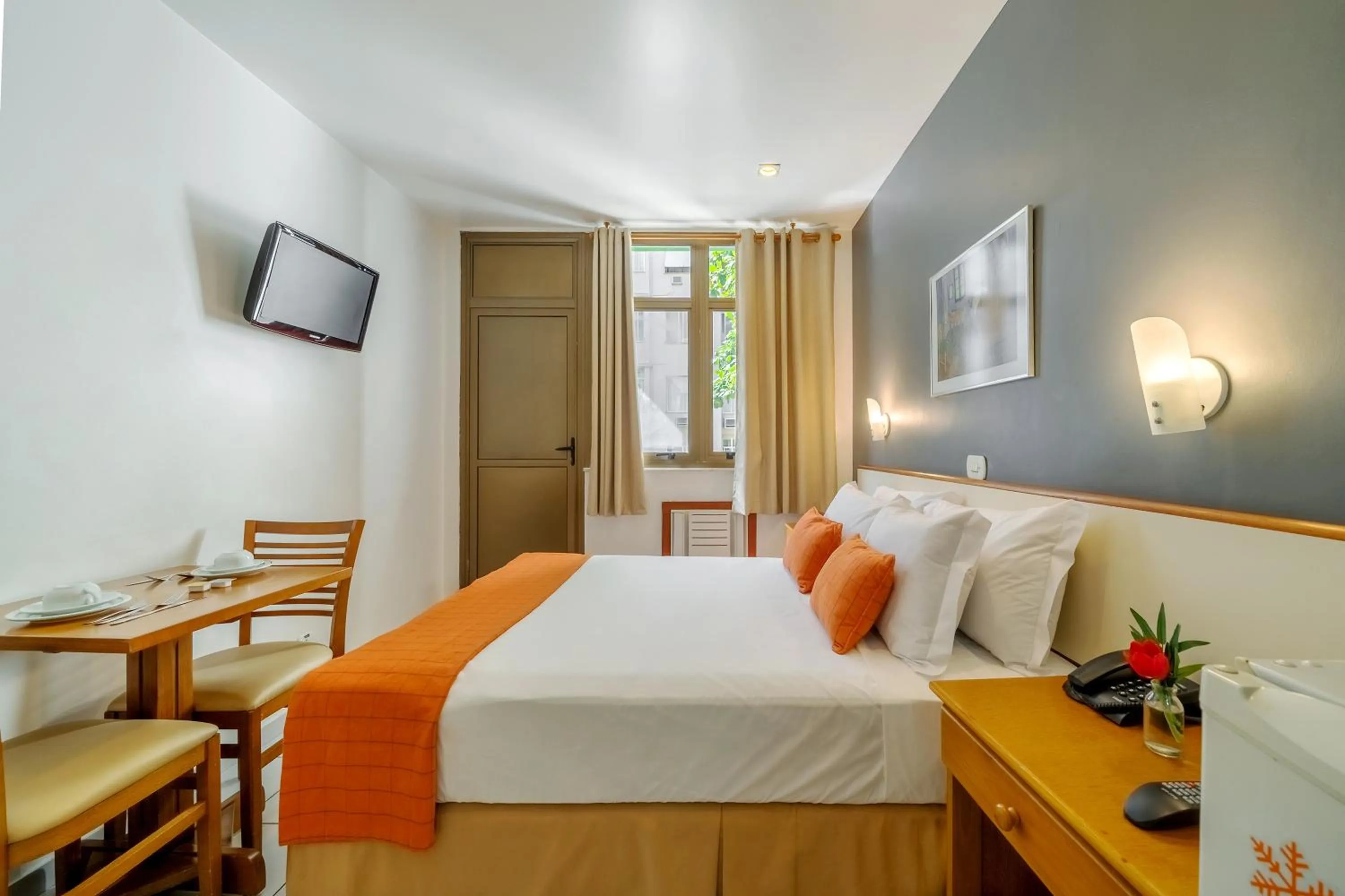 Photo of the whole room, Bed in Infinity Copacabana