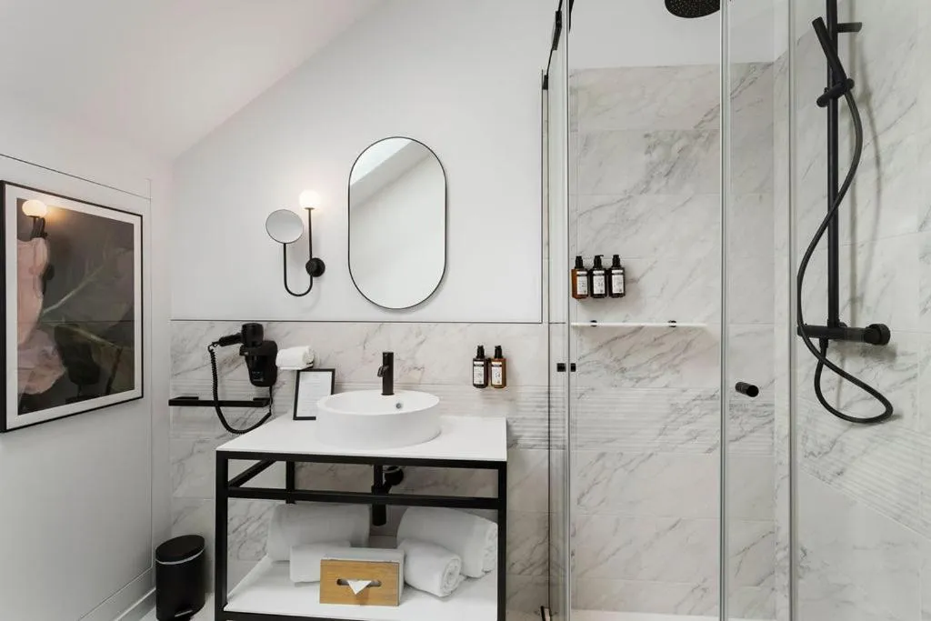 Shower in LE RITUEL HOTEL & SPA