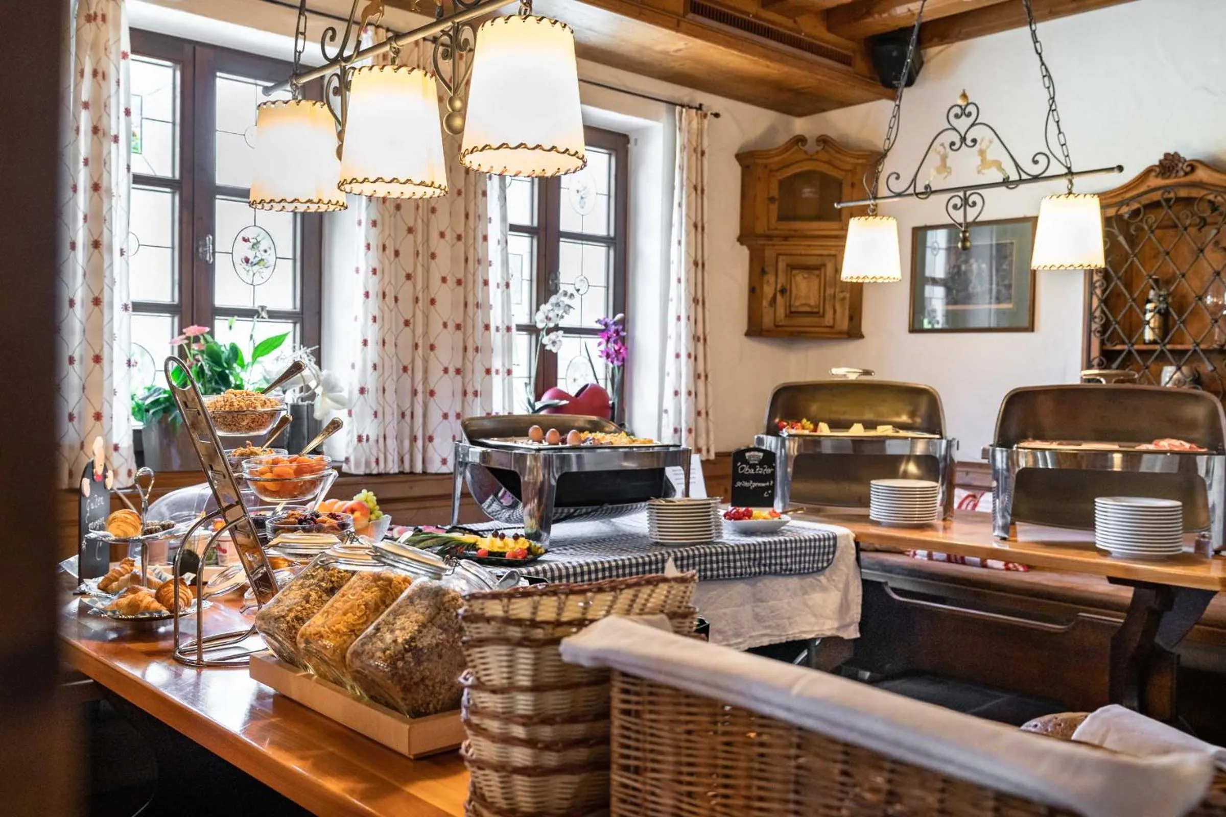 Buffet breakfast in Landgasthof zum Erdinger Weissbräu