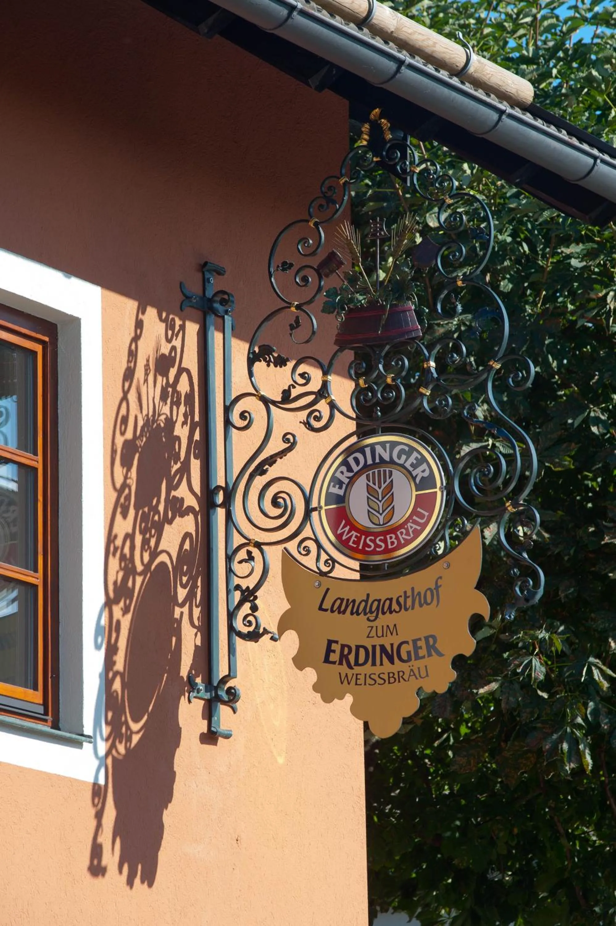Facade/entrance in Landgasthof zum Erdinger Weissbräu