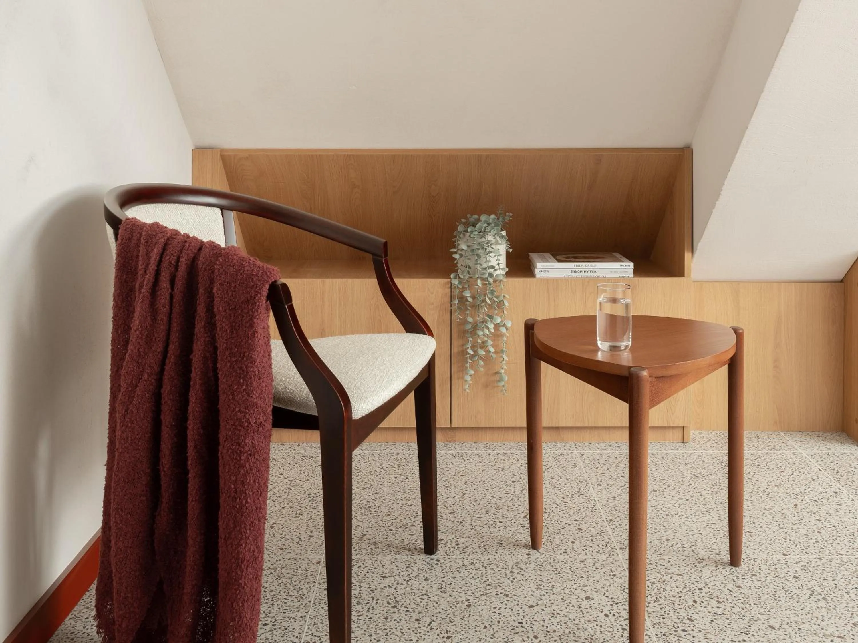 Seating area in Apart-In Georgia