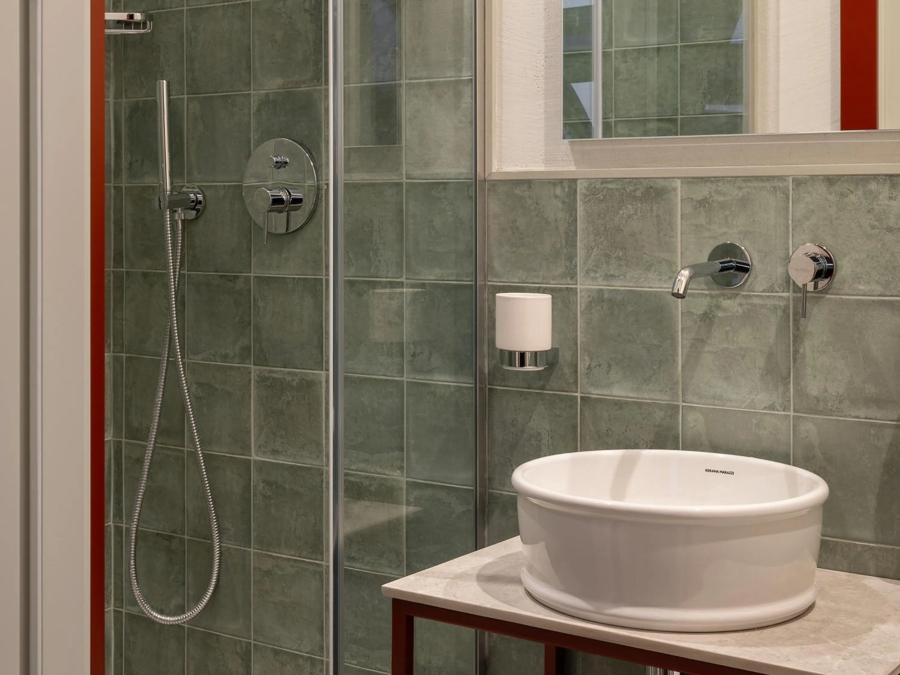 Shower in Apart-In Georgia