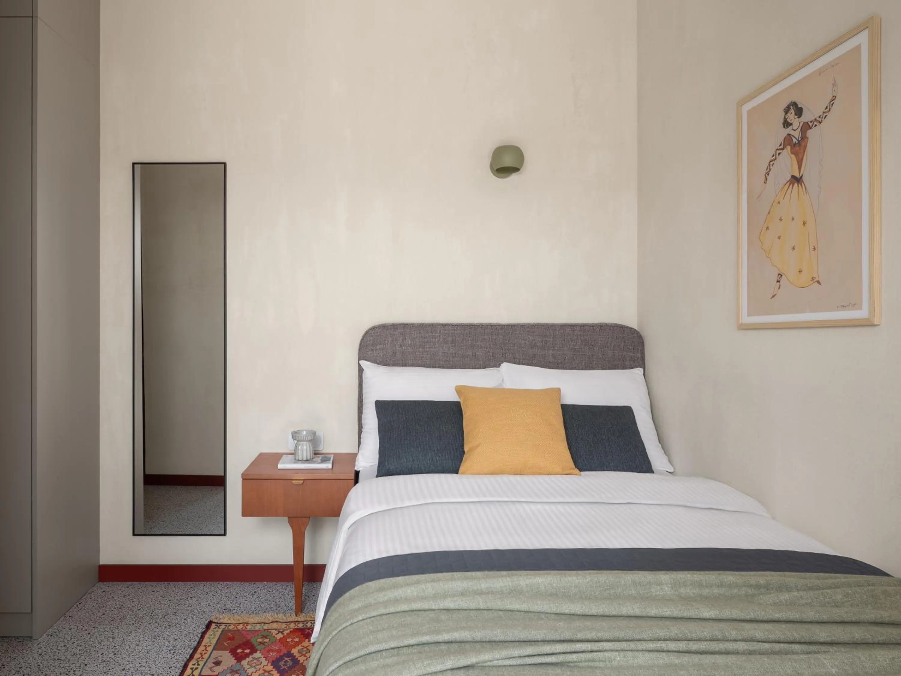 Bed in Apart-In Georgia