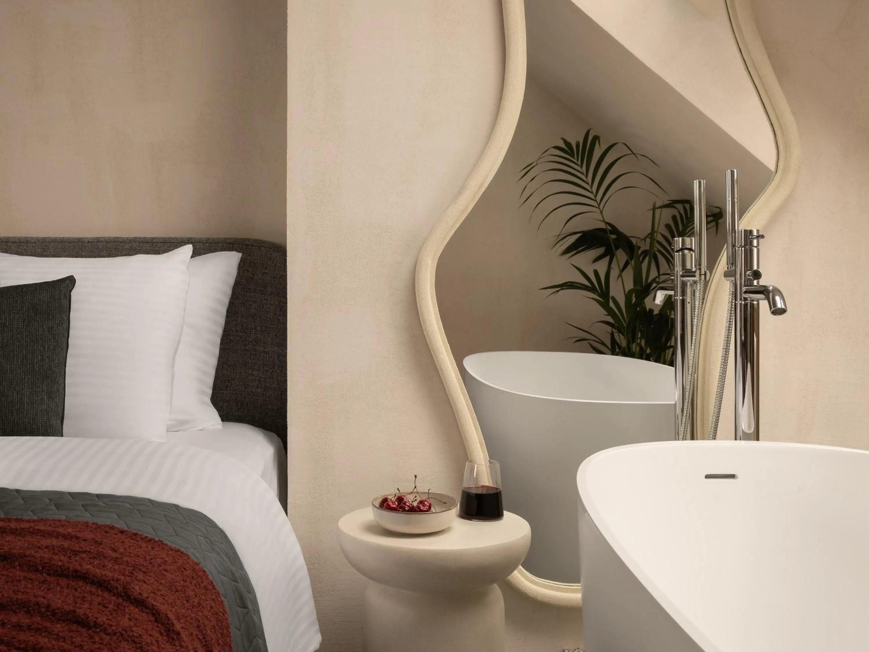 Bedroom, Bed in Apart-In Georgia