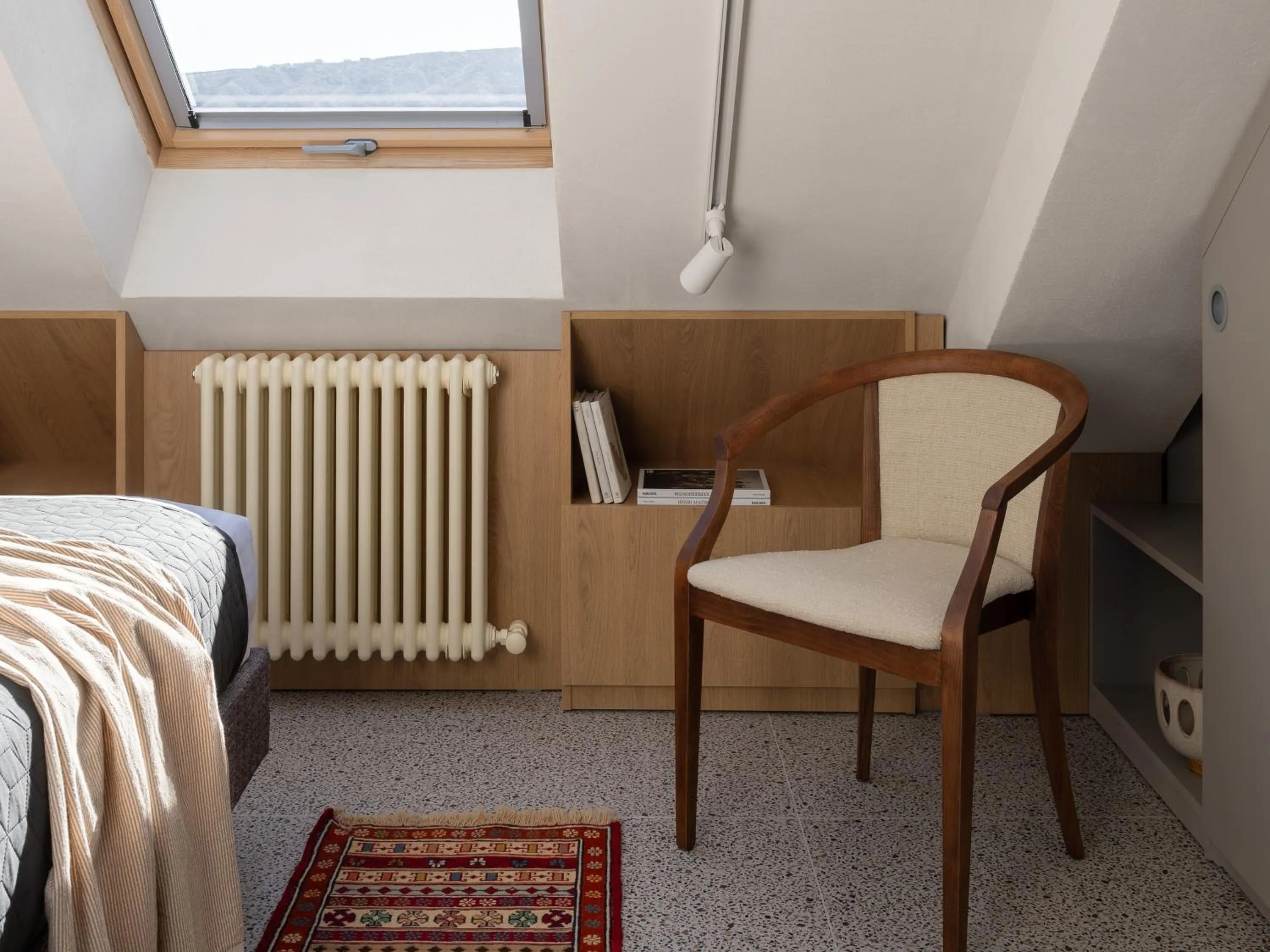 Seating area, Bed in Apart-In Georgia