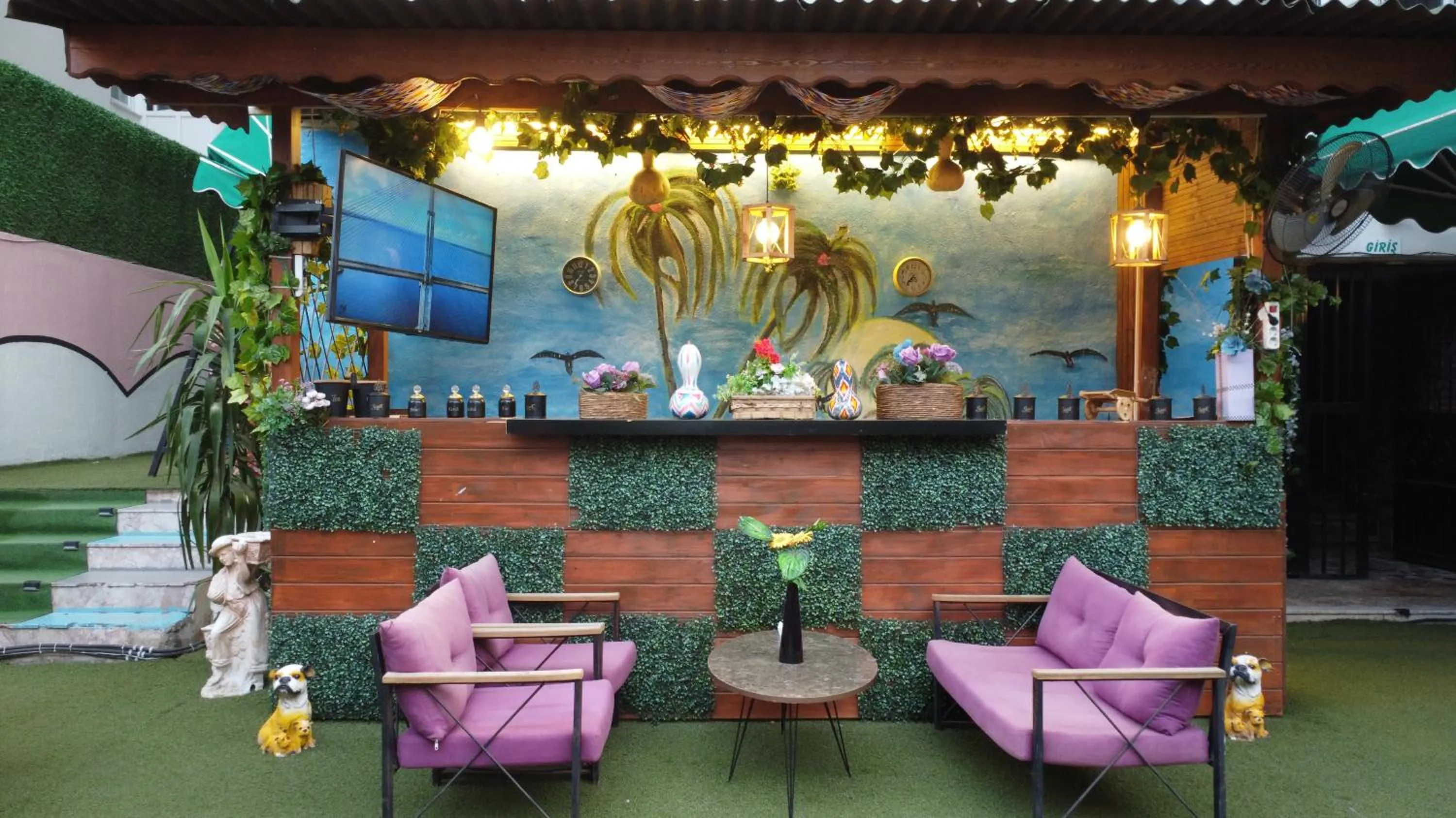 Garden in Palvan Hotel