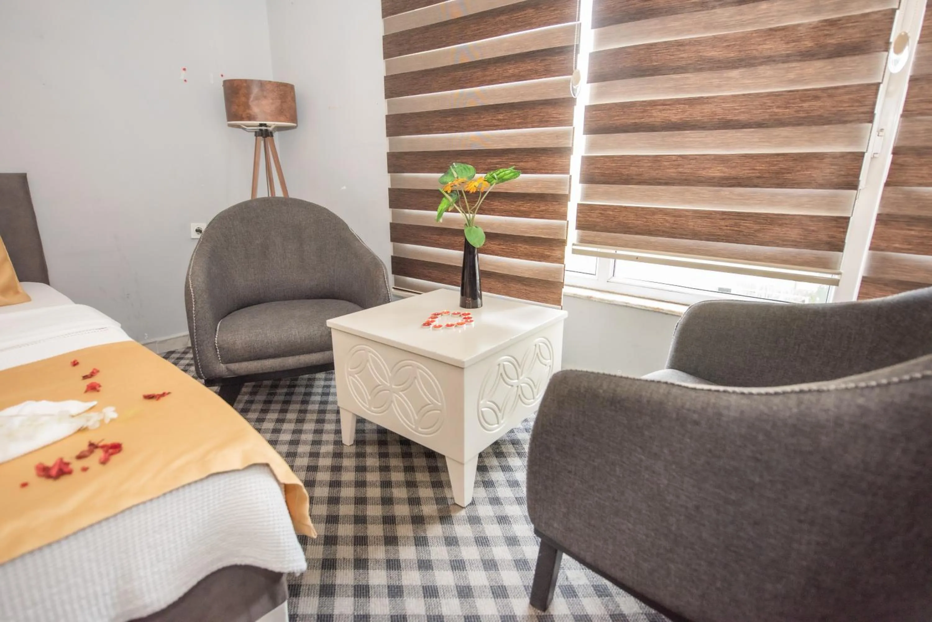 Bed, Seating Area in Palvan Hotel