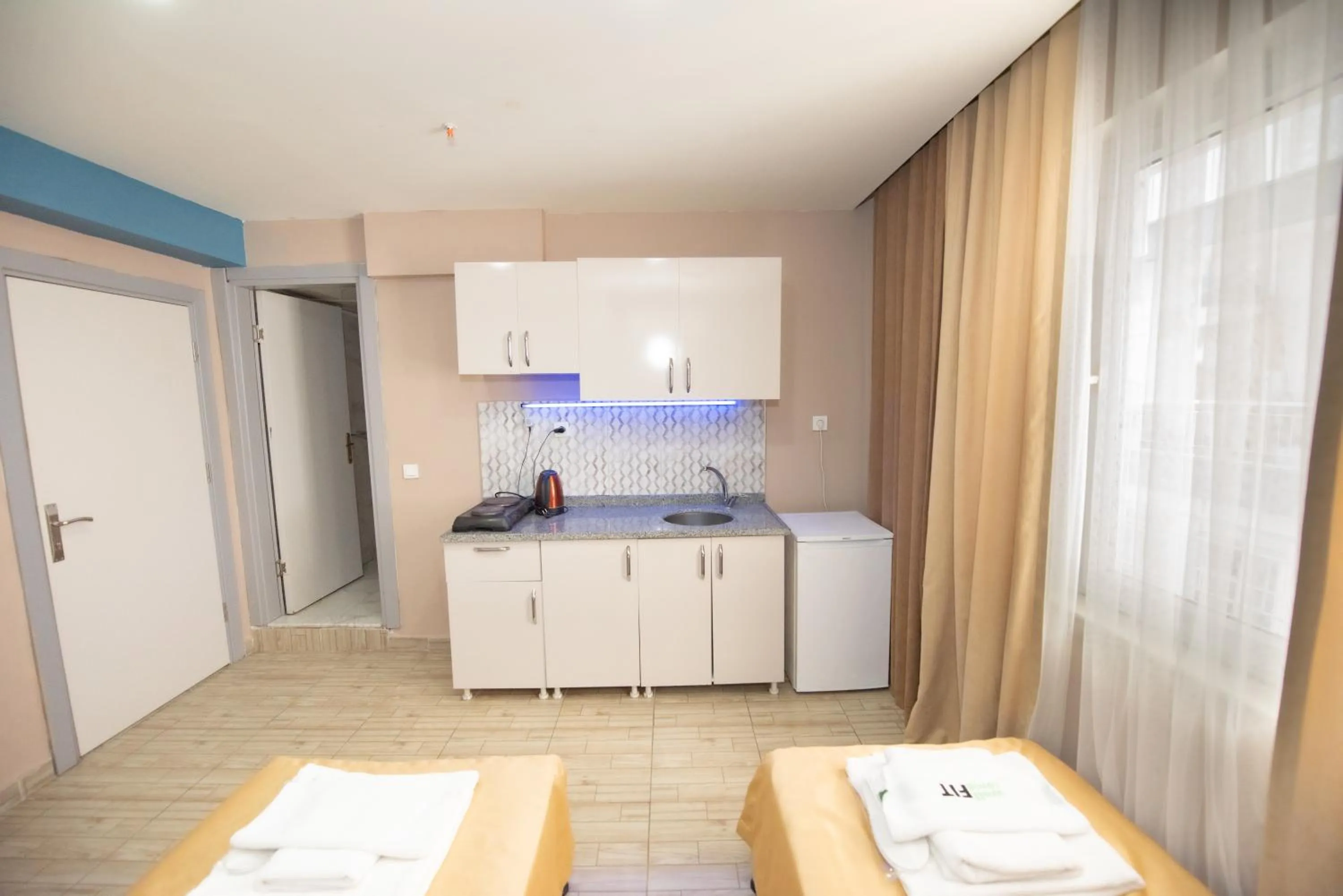 minibar, Kitchen/Kitchenette in Palvan Hotel