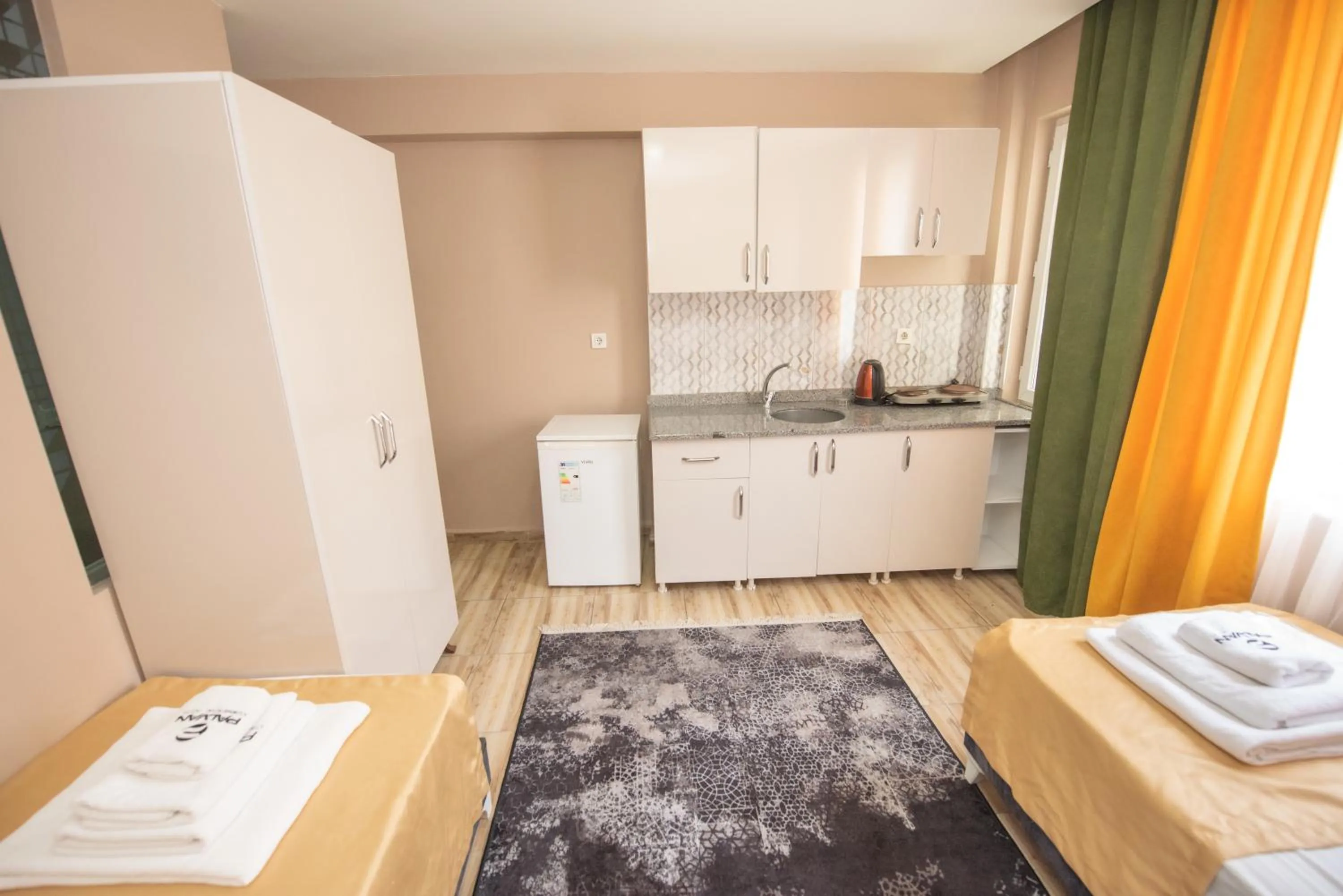 Bedroom, Kitchen/Kitchenette in Palvan Hotel