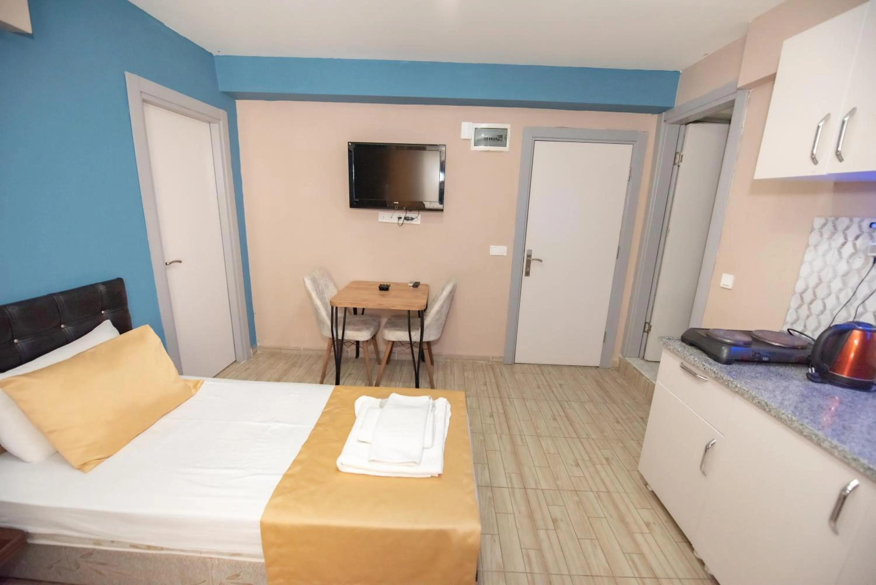 TV and multimedia, TV/Entertainment Center in Palvan Hotel