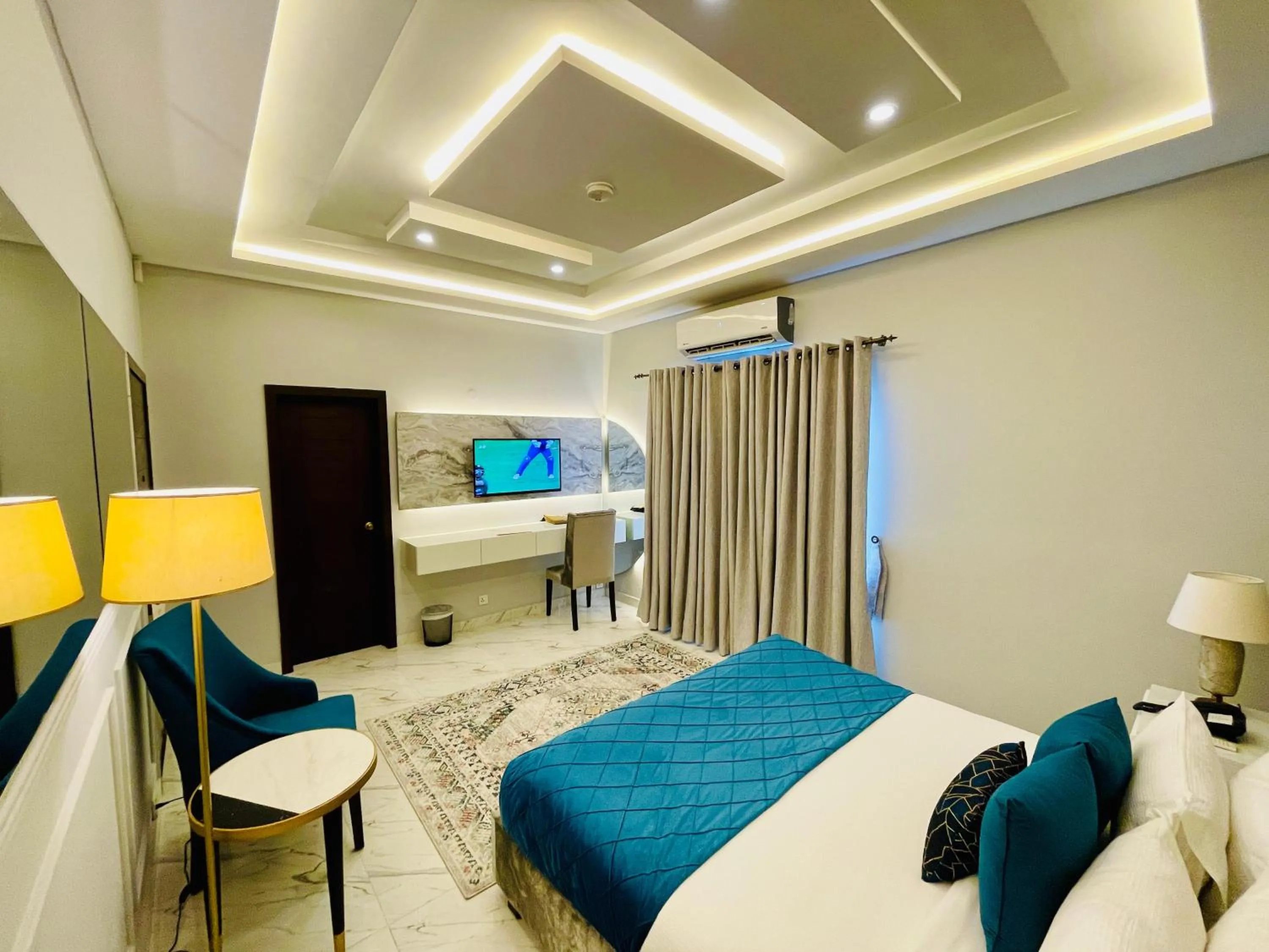 Photo of the whole room, Bed in Faletti’s Grand MM Alam Road