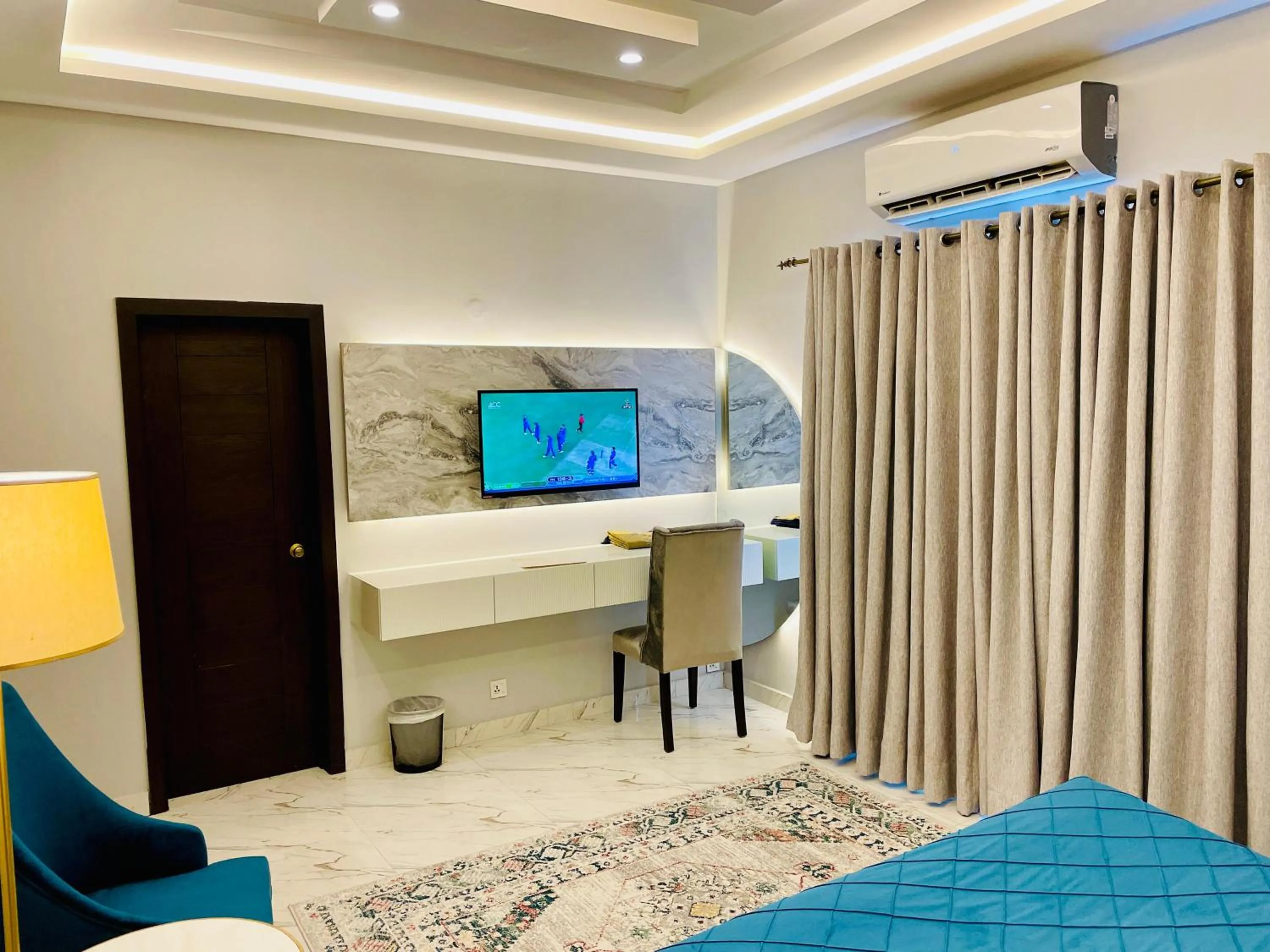 Photo of the whole room, Bed in Faletti’s Grand MM Alam Road