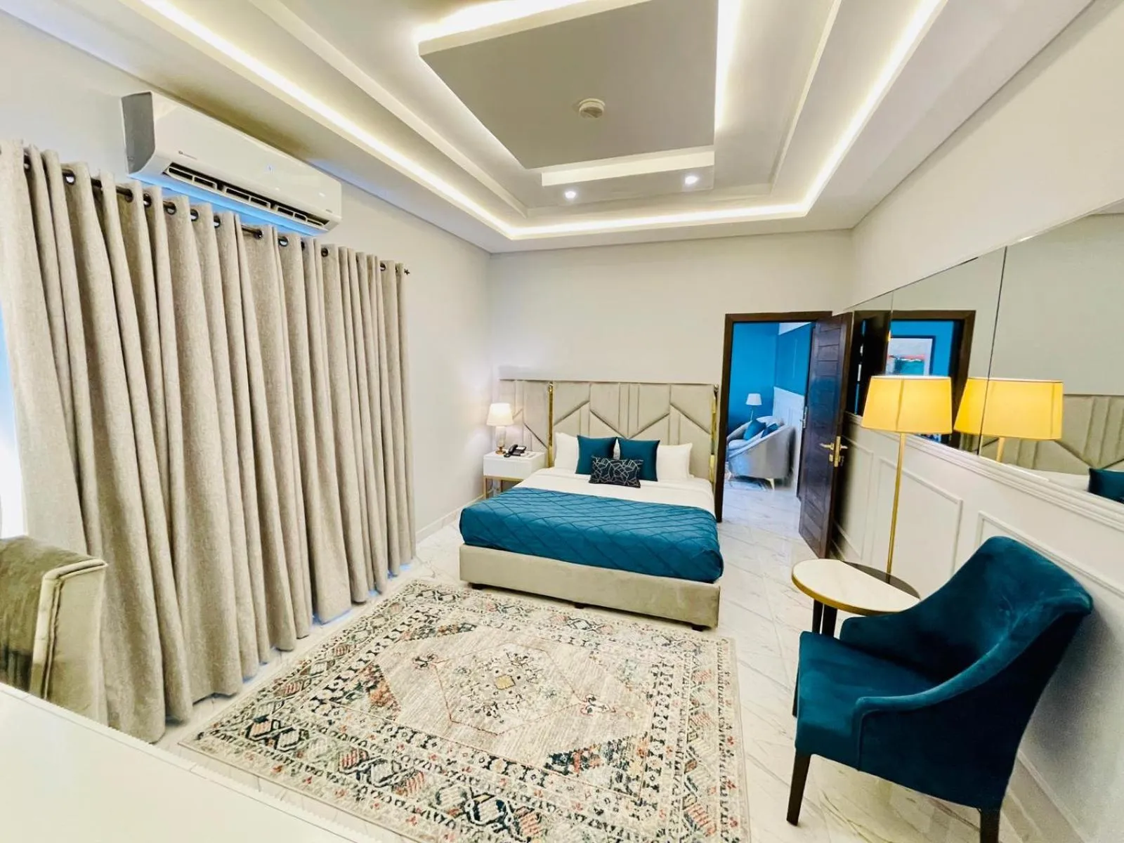 Photo of the whole room, Bed in Faletti’s Grand MM Alam Road