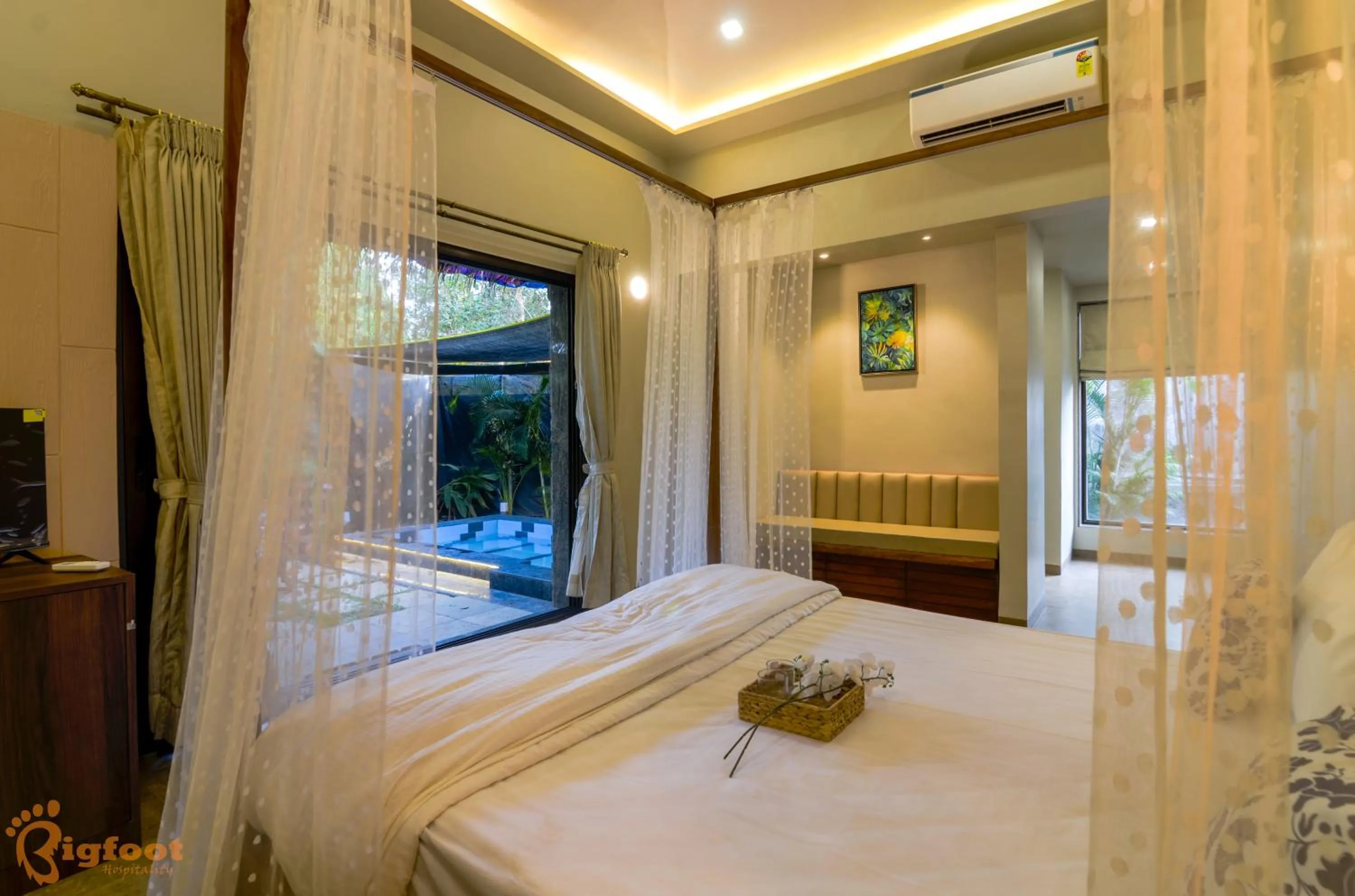 Photo of the whole room, Bed in Jomo Resort