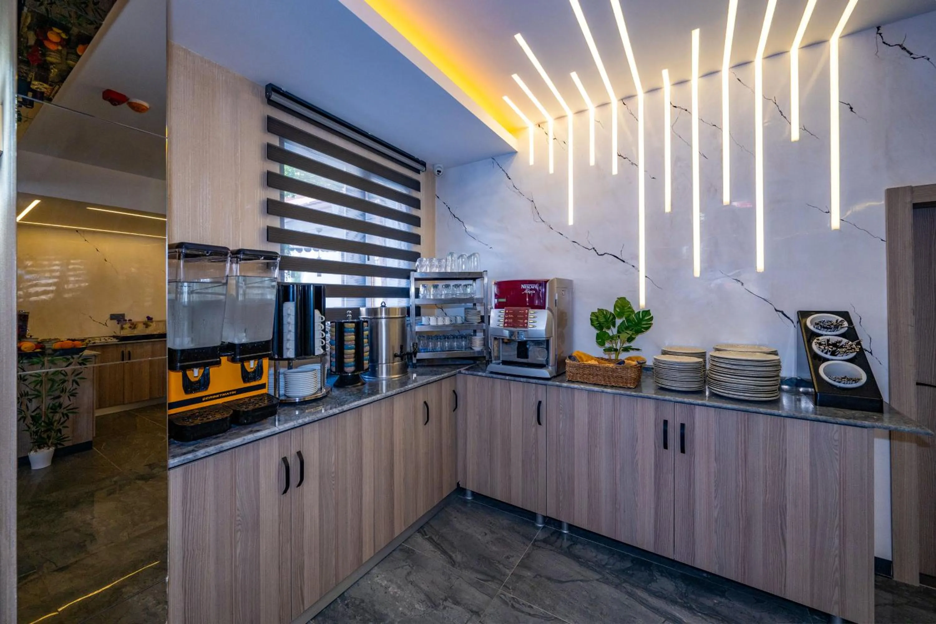 Coffee/tea facilities in Otel Carpediem Gold Kuşadası