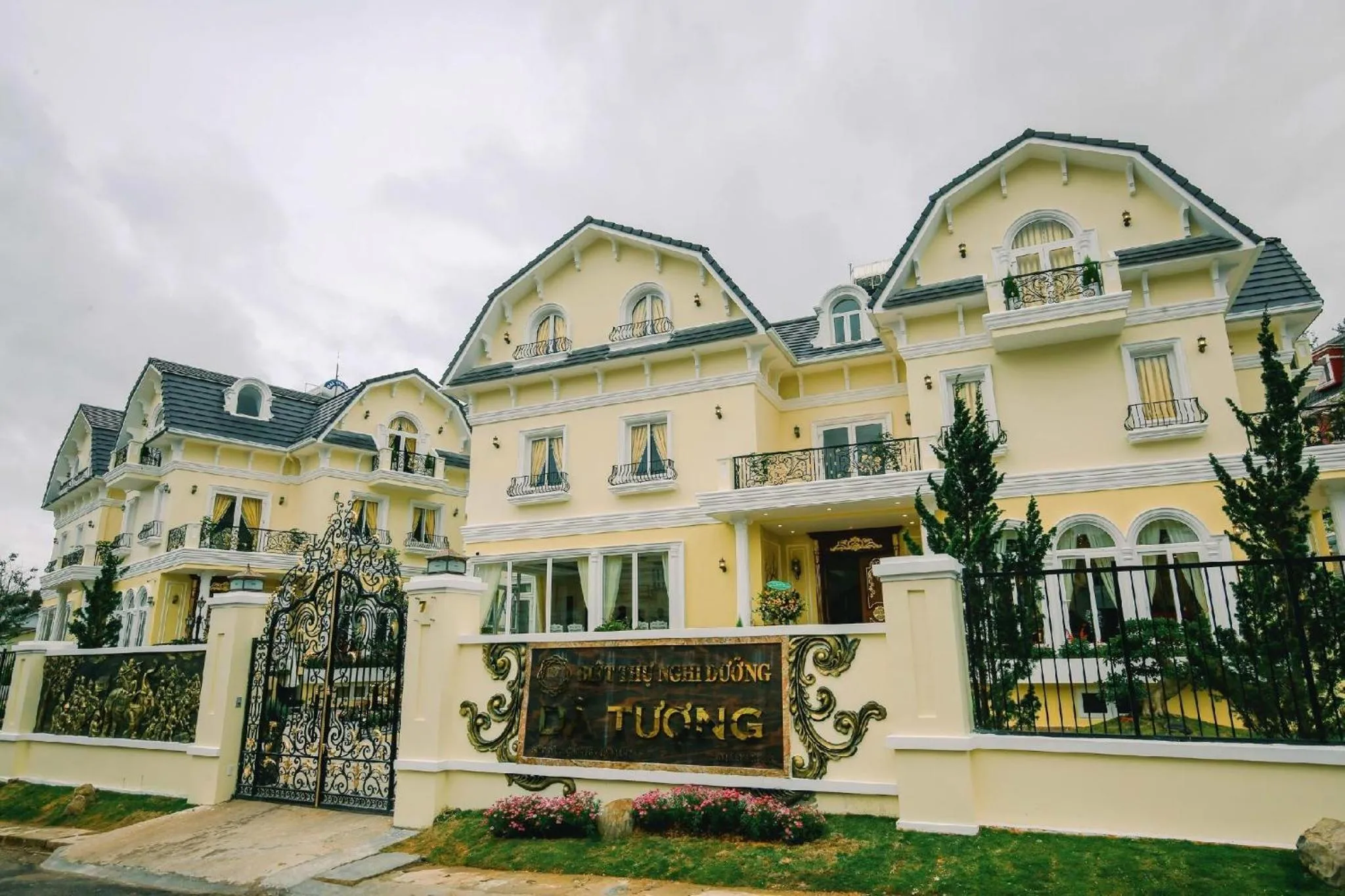 Property building in Da Tuong Luxury Villa Hotel