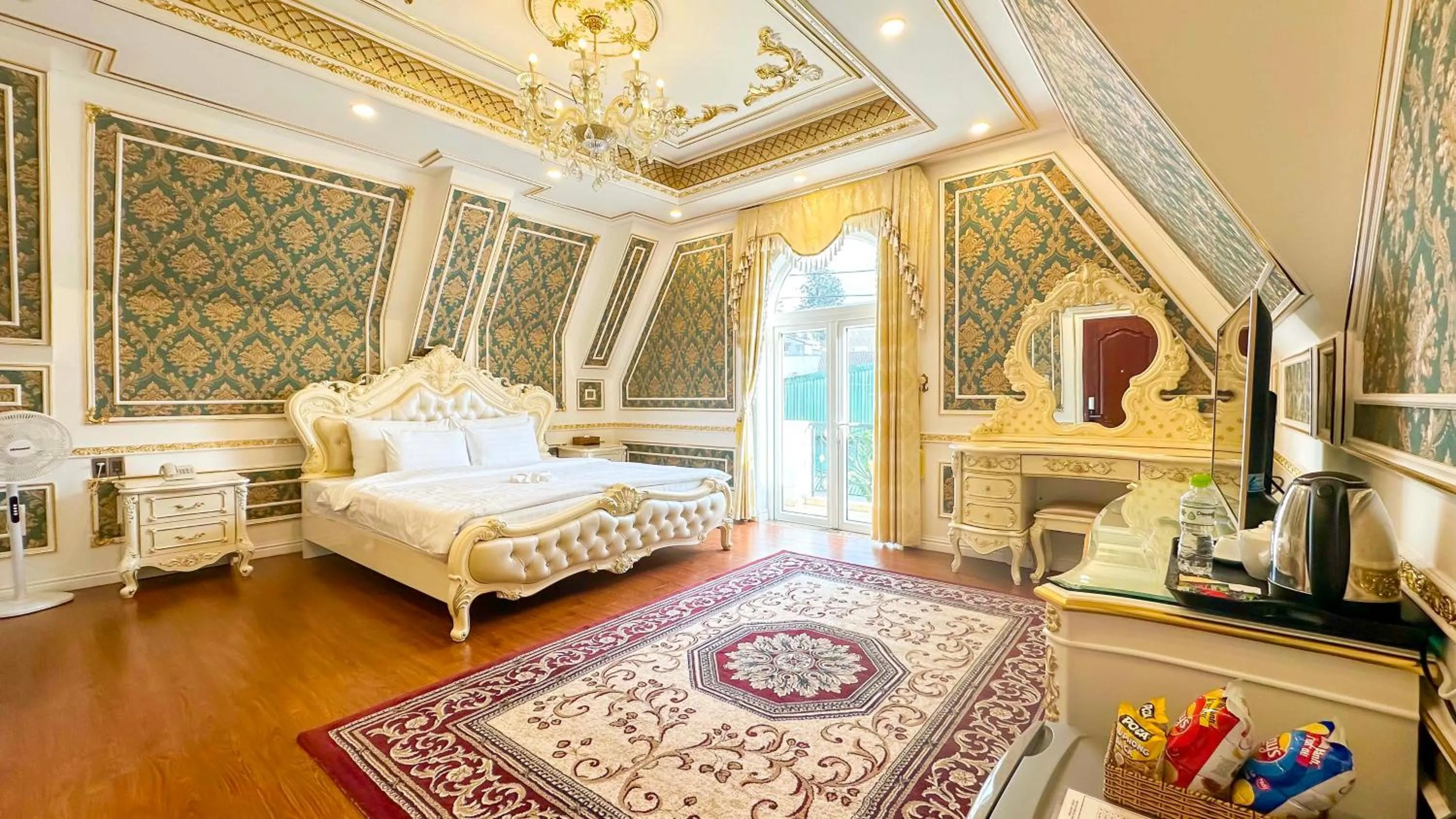 Bed in Da Tuong Luxury Villa Hotel