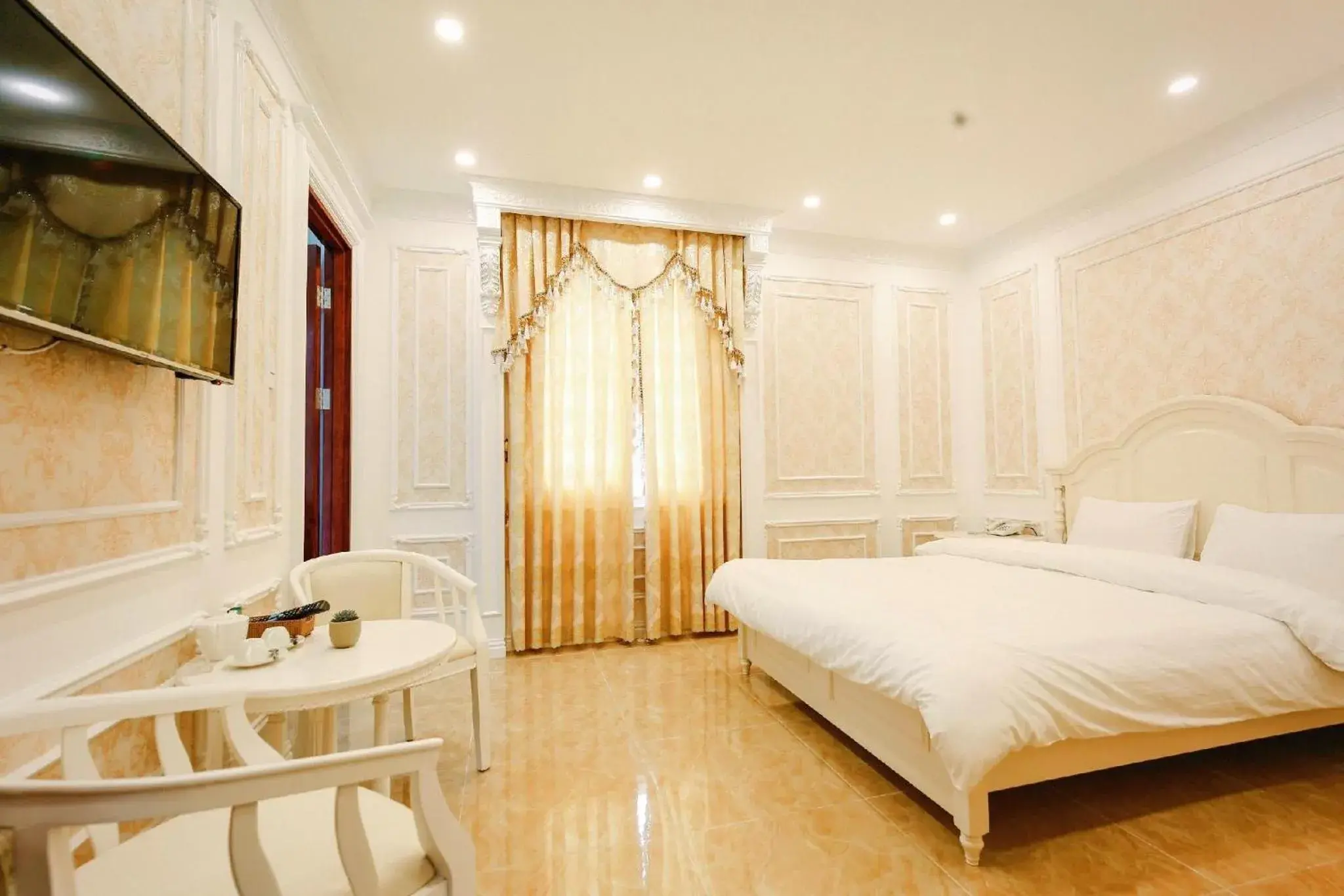 Deluxe Double Room in Da Tuong Luxury Villa Hotel Deluxe Double Room in Da Tuong Luxury Villa Hotel