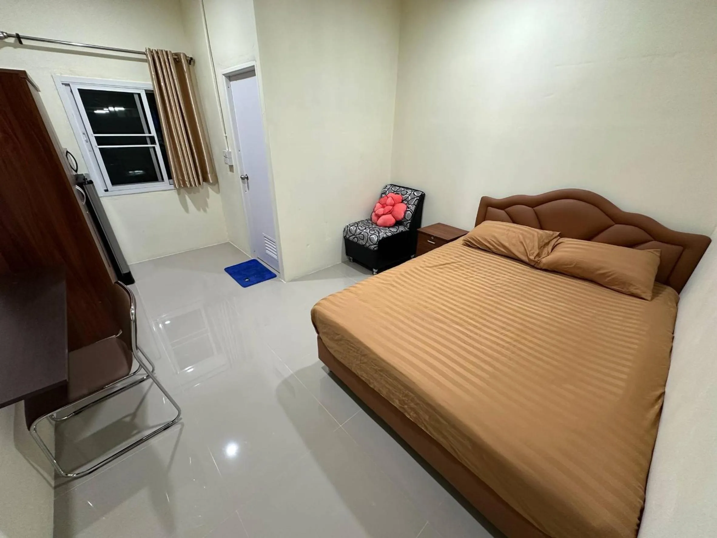 Bed in Nopphadon Hotel