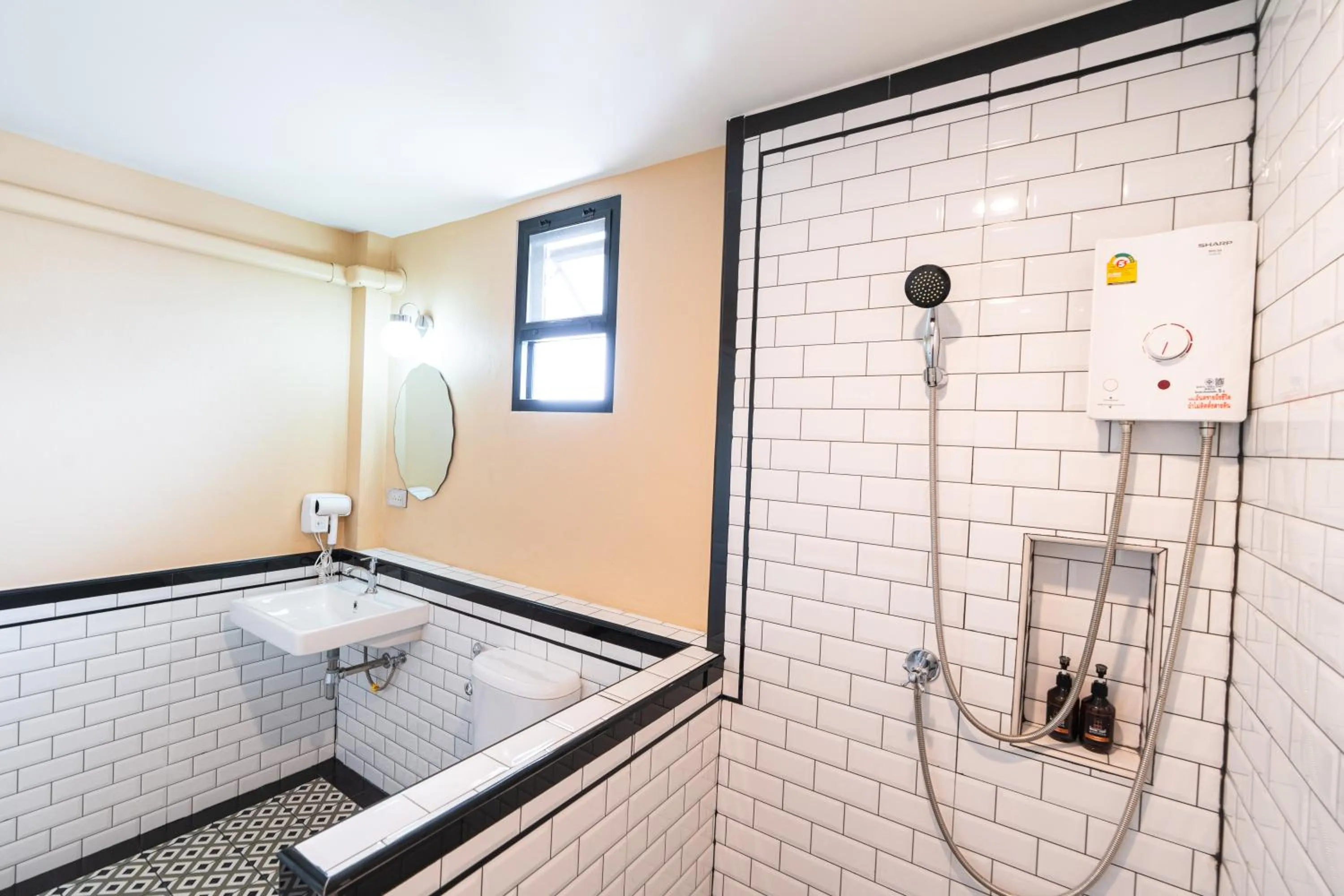 Shower in Holiday Cottage Chiang Mai Old Town