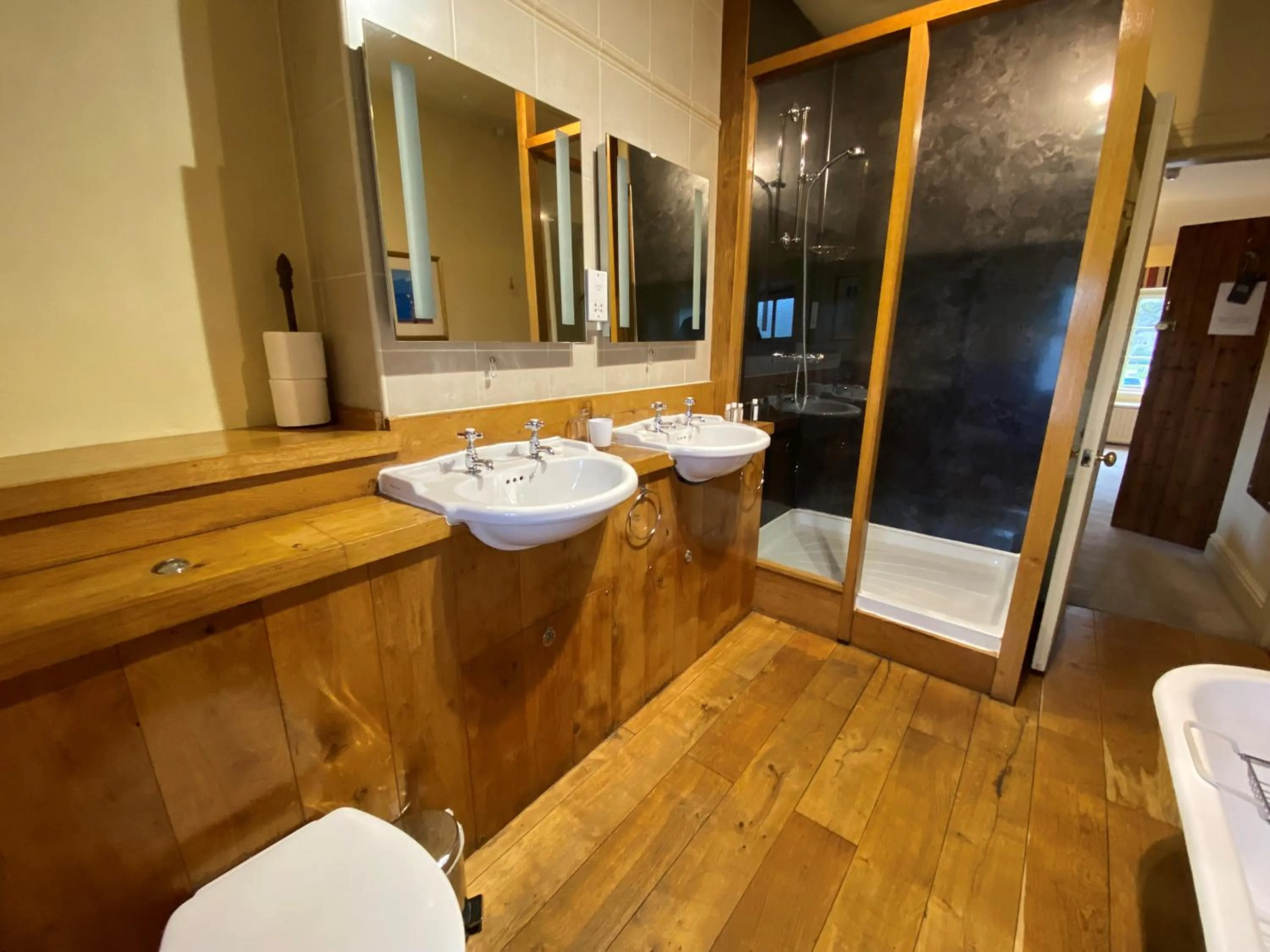 The Red Lion & Manor House