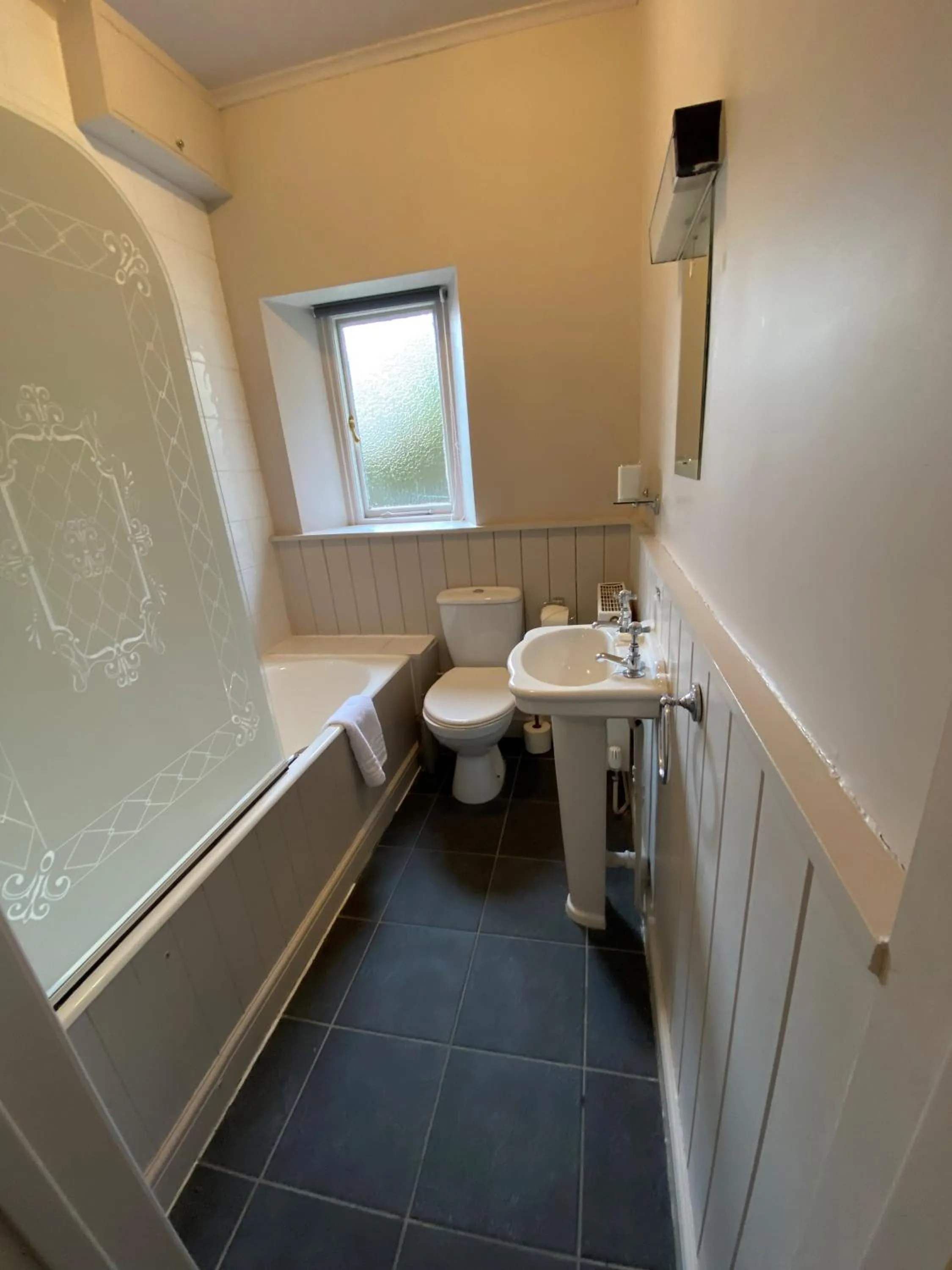 The Red Lion & Manor House