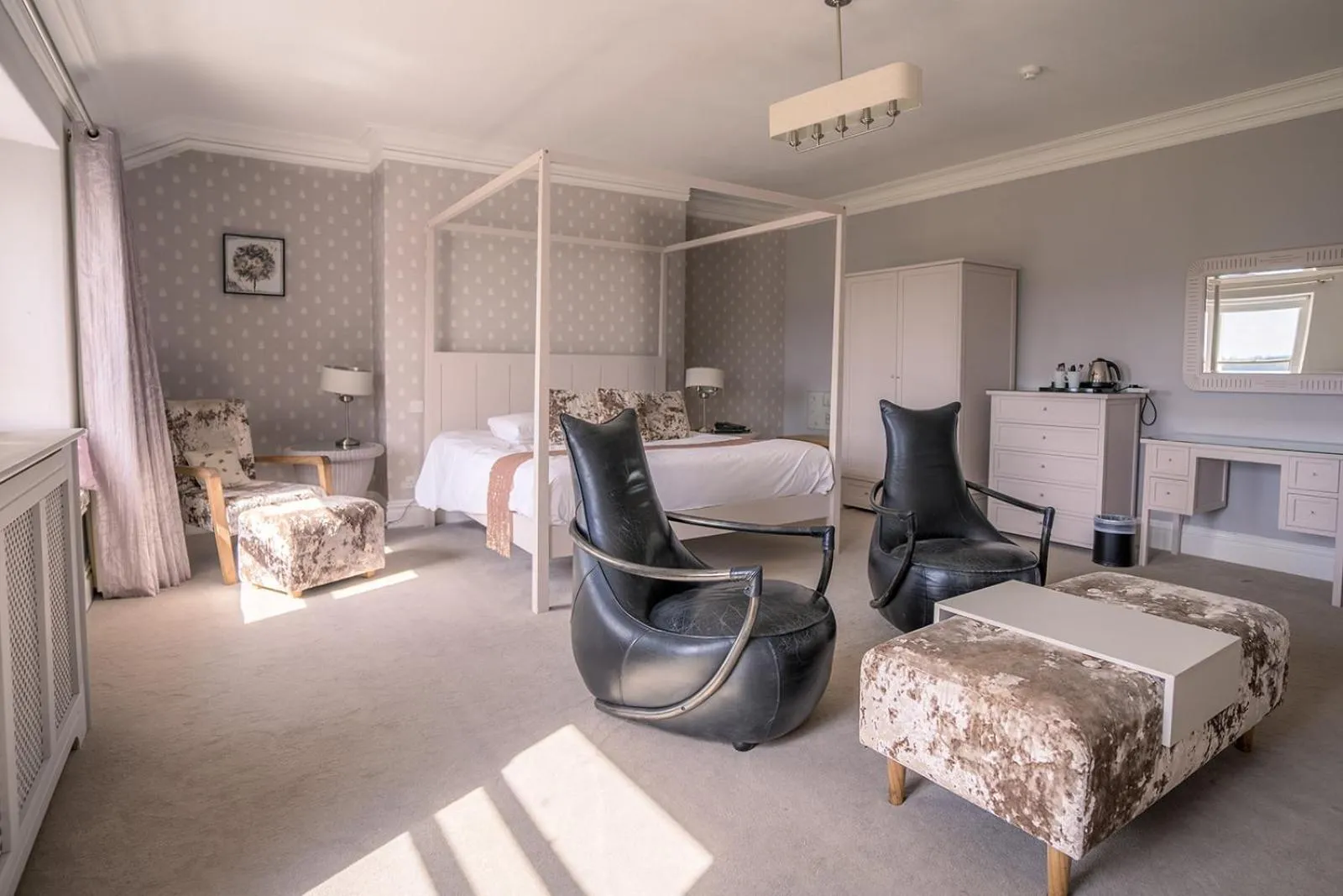 Deluxe Suite in Court Colman Manor