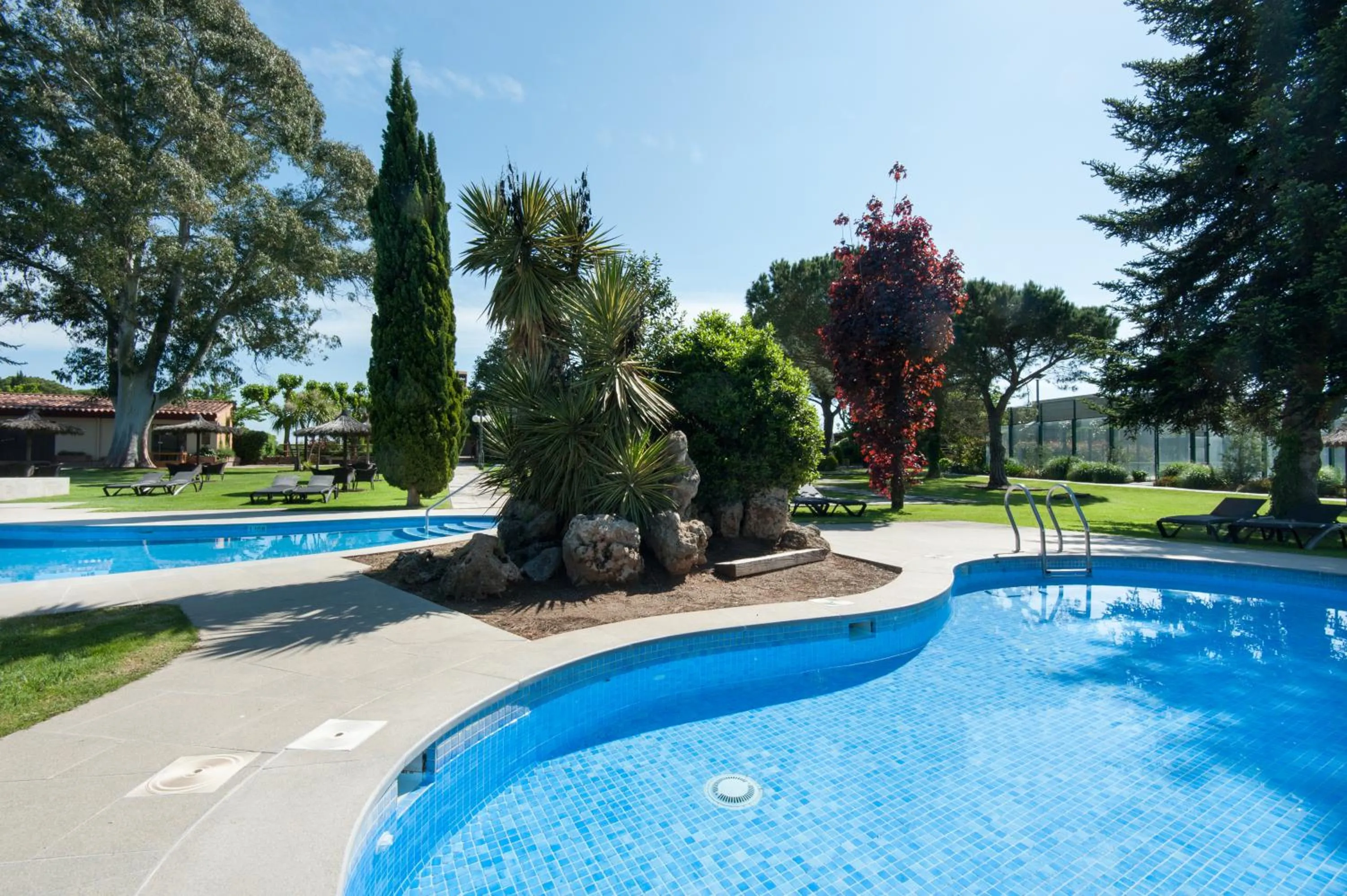 Swimming pool in Hotel Mas Solà