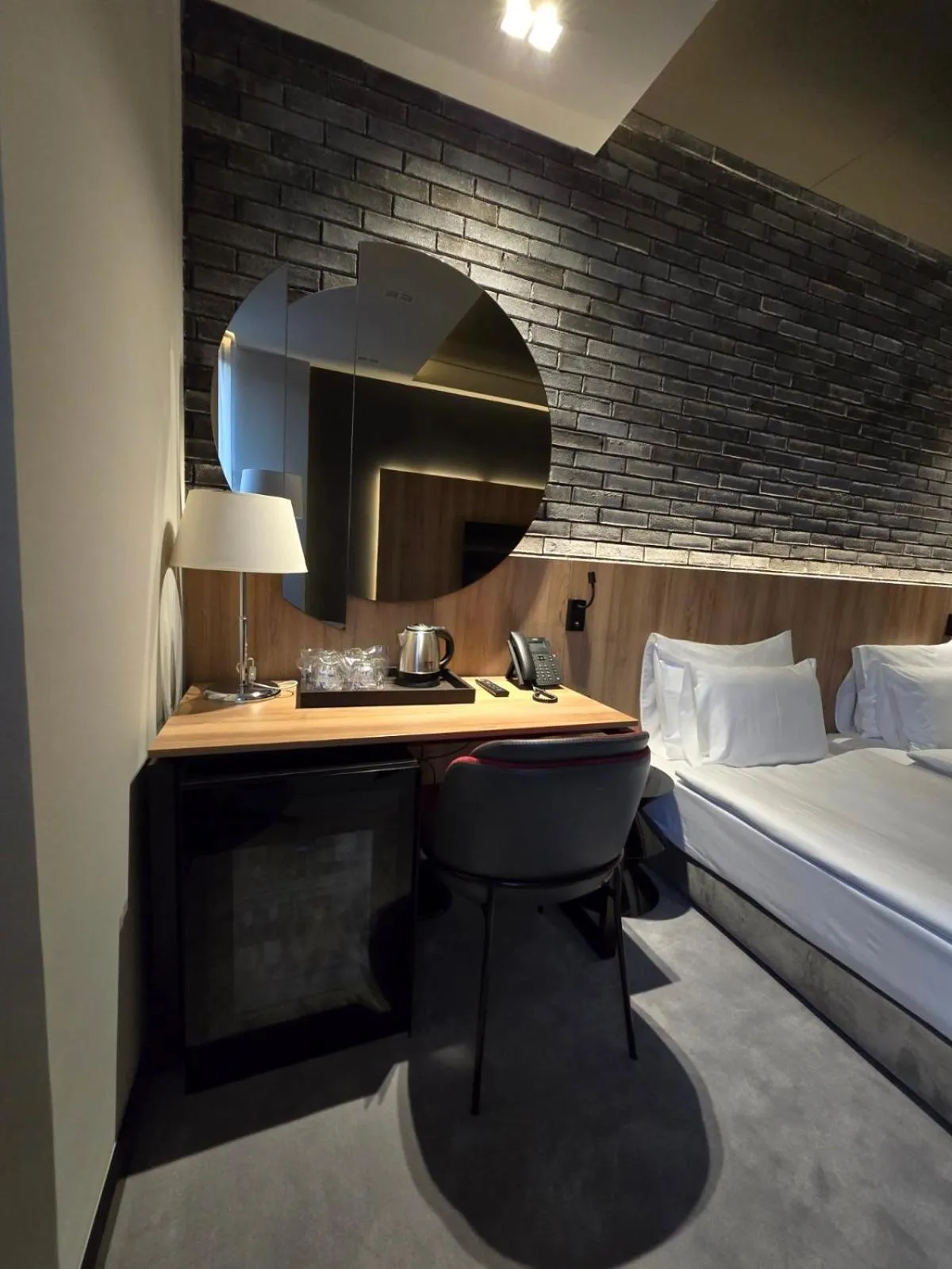 minibar, Bed in Hotel Vojvoda Putnik