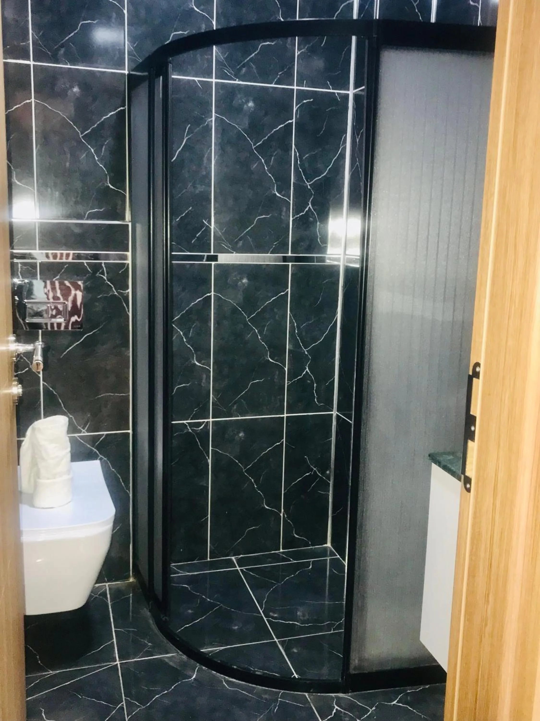 Shower in Bonita Hotel