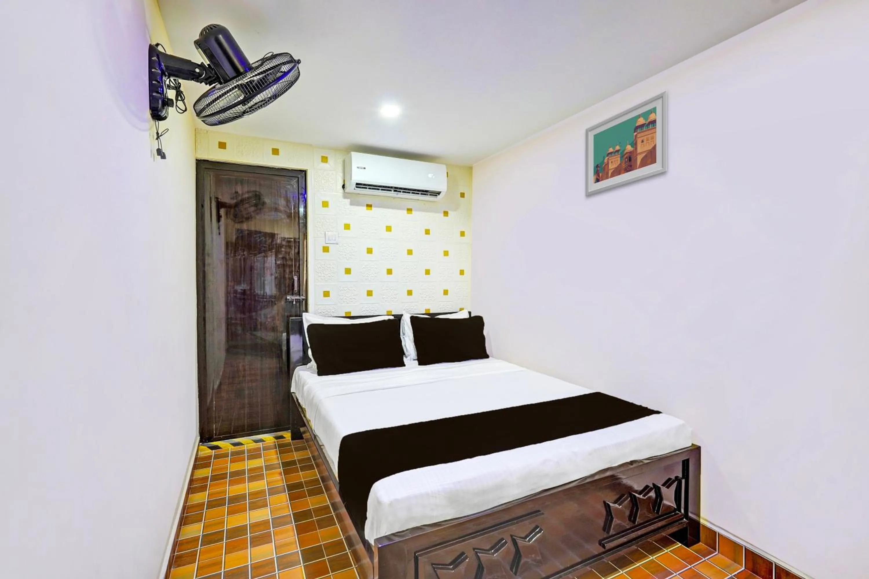 Bedroom, Bed in HOTEL O RR PALACE