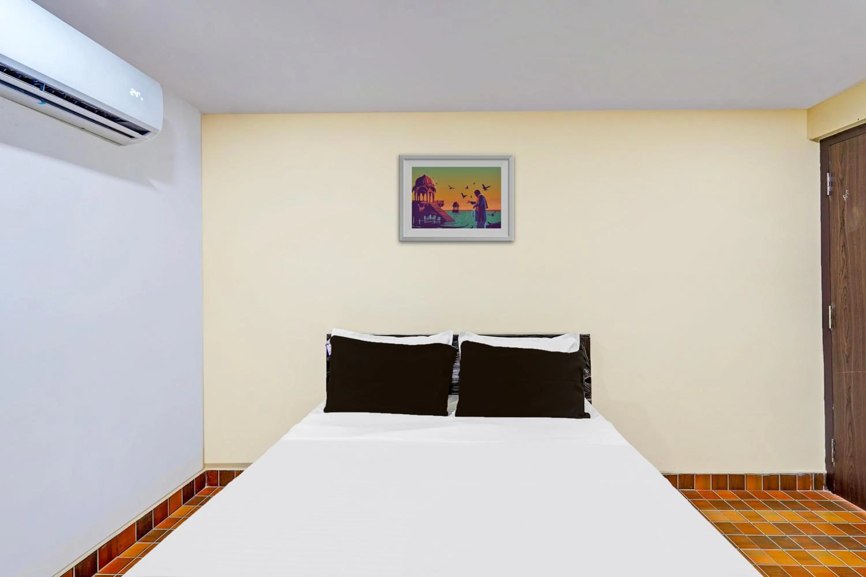Bedroom, Bed in HOTEL O RR PALACE