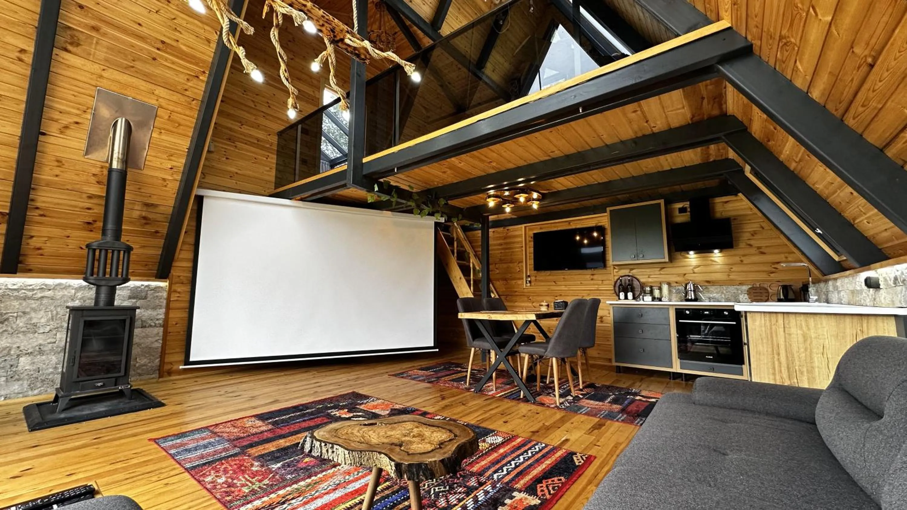 Communal lounge/ TV room in paradise valley bungalow