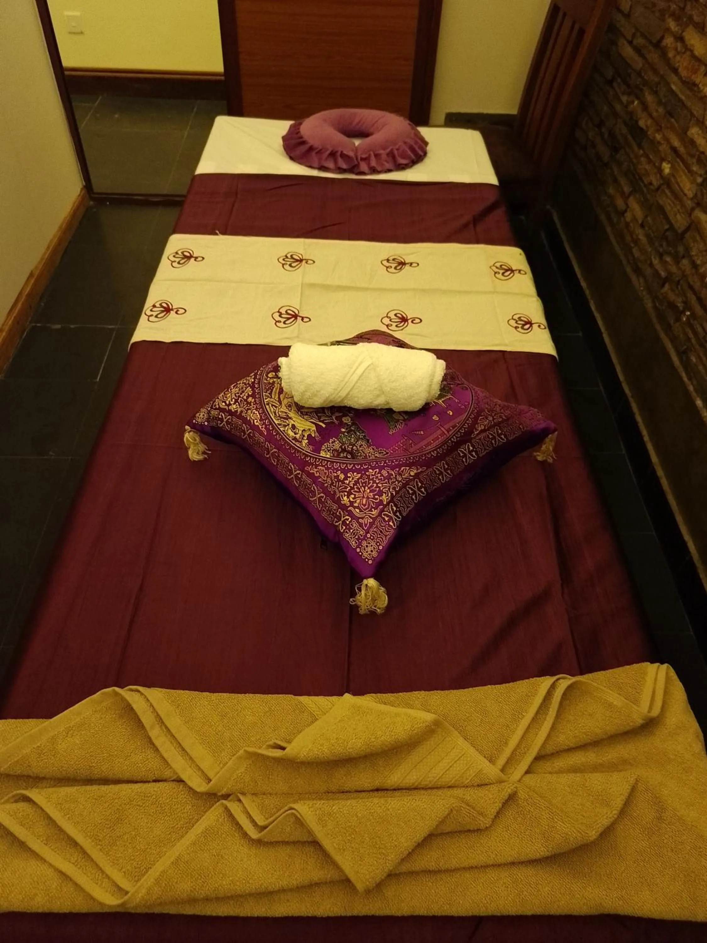 Massage, Bed in Hotel Northfield