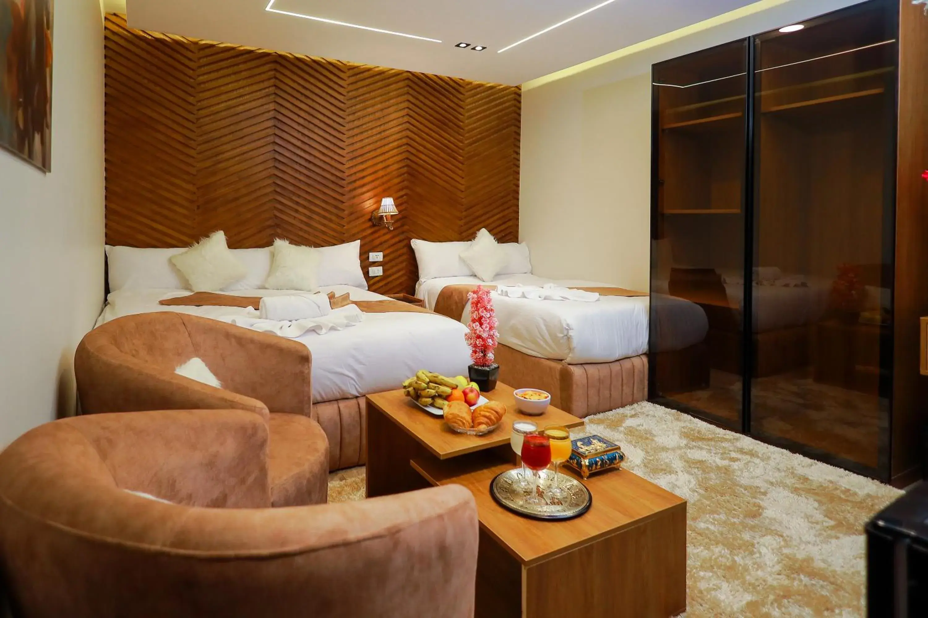 Deluxe Triple Room in The Muse Pyramids INN Deluxe Triple Room in The Muse Pyramids INN