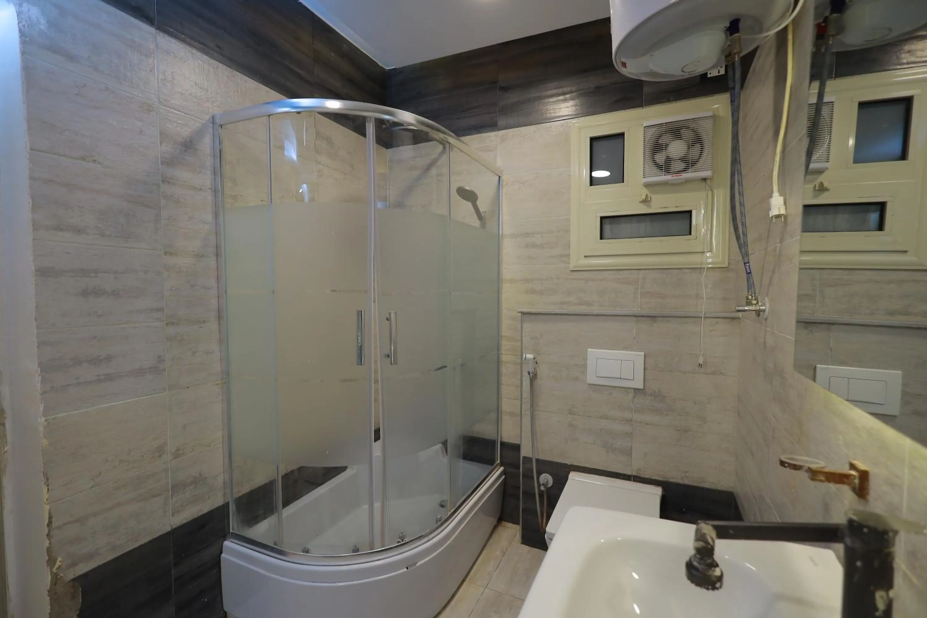 Shower in The Muse Pyramids INN