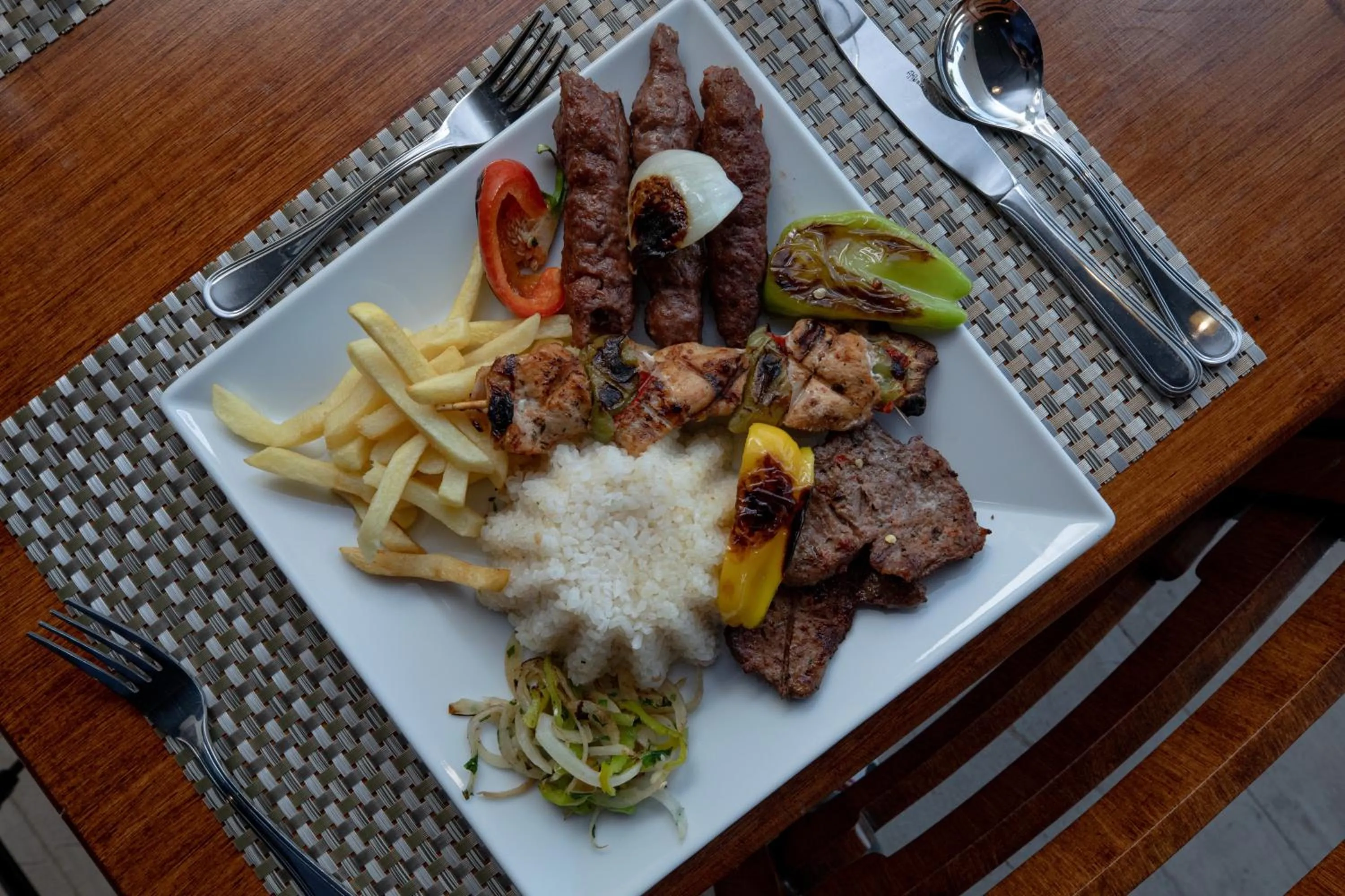 Restaurant/places to eat in The Muse Pyramids INN