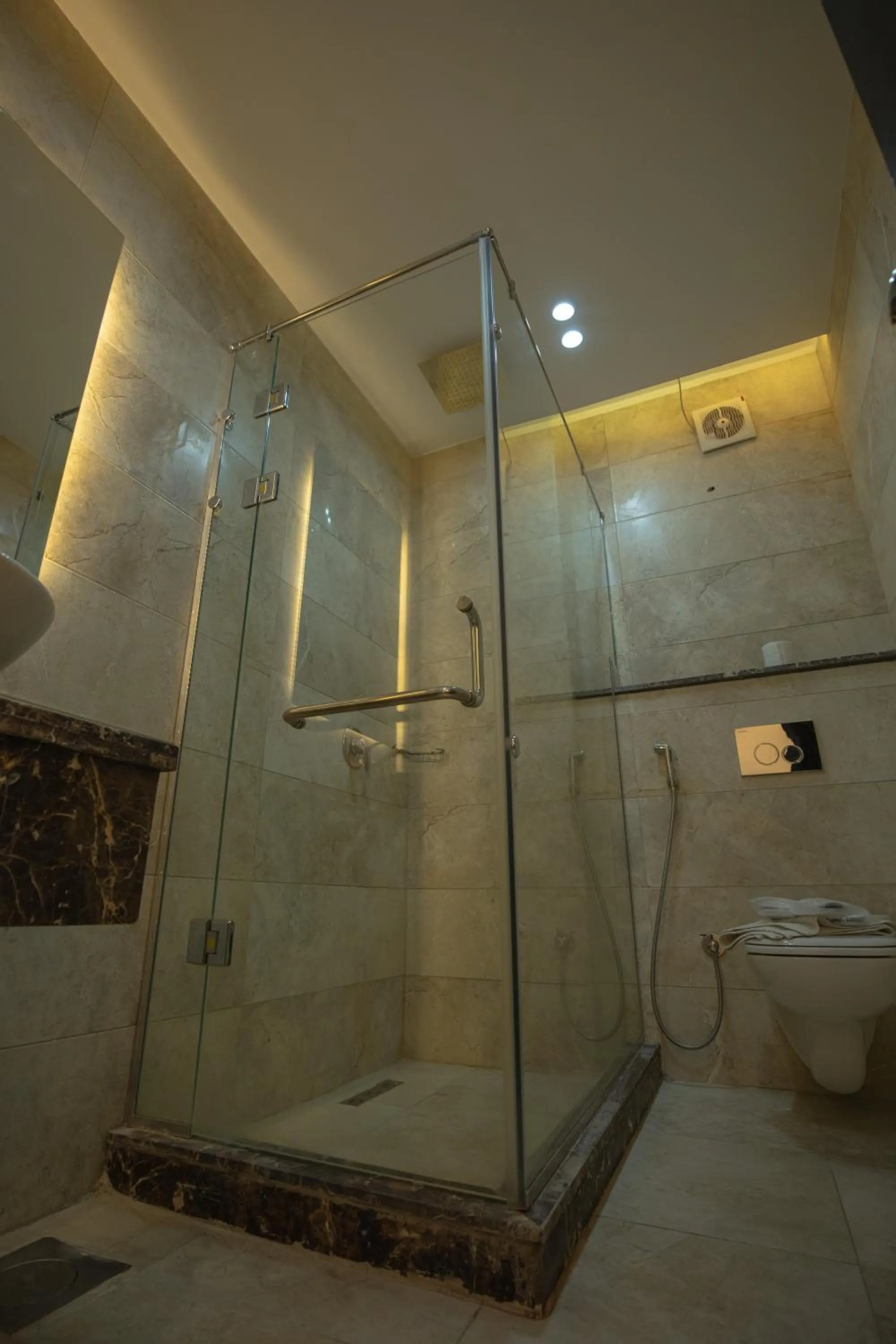 Shower in The Muse Pyramids INN