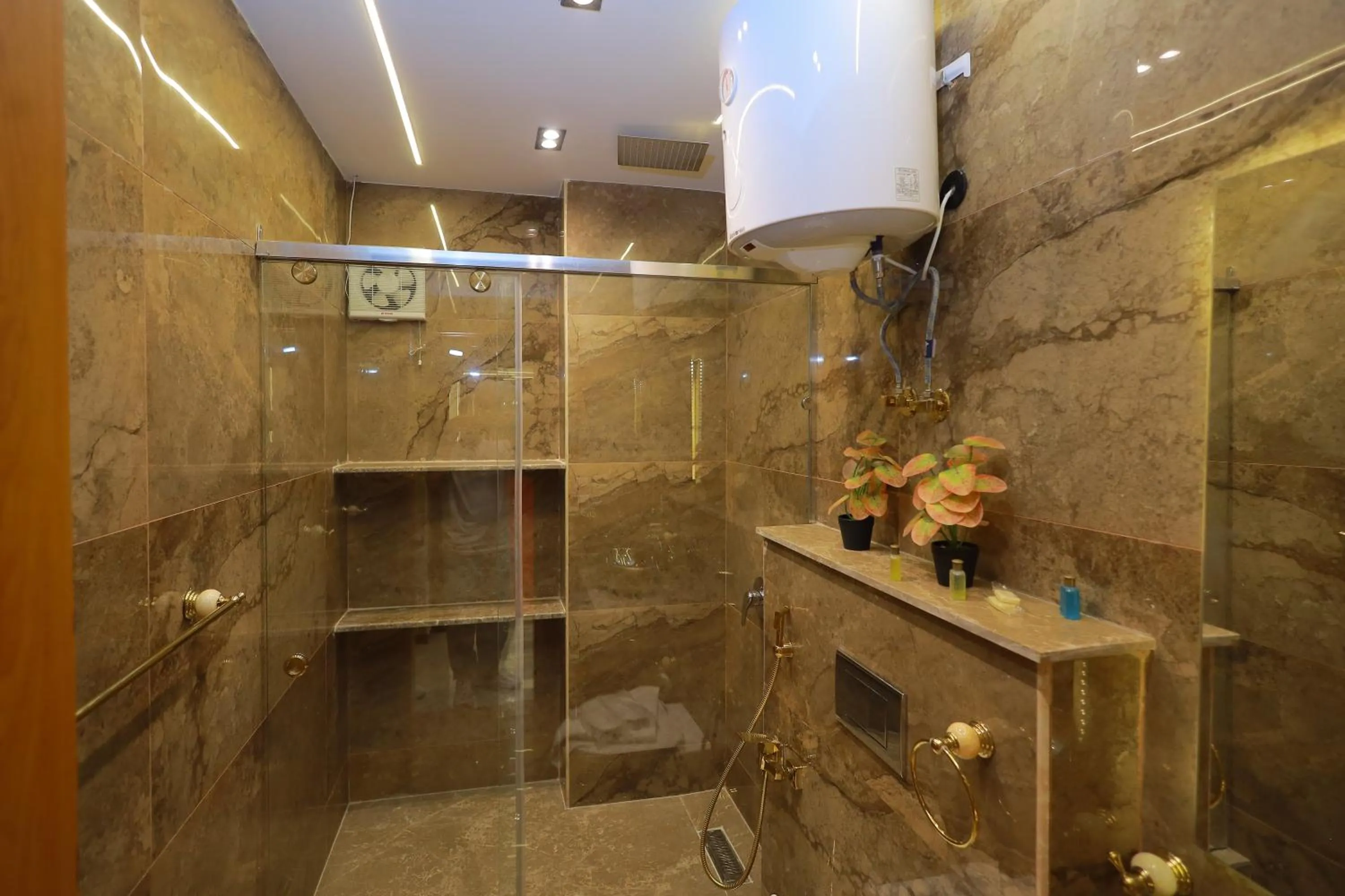 Shower in The Muse Pyramids INN