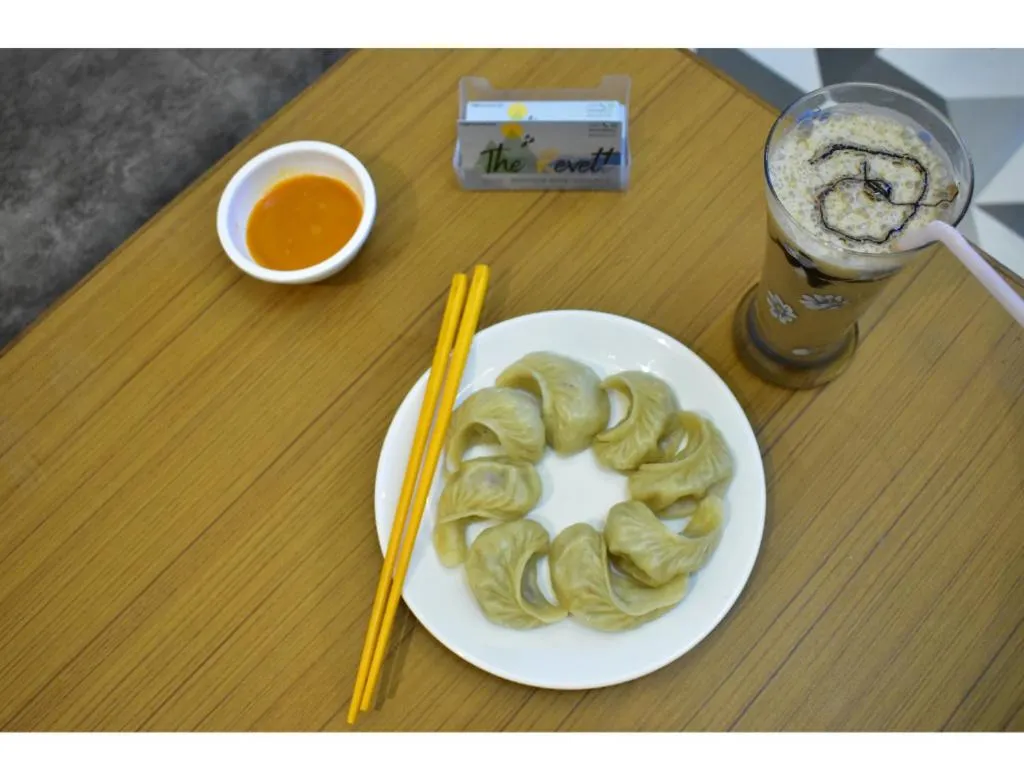 Restaurant/places to eat in The Revett