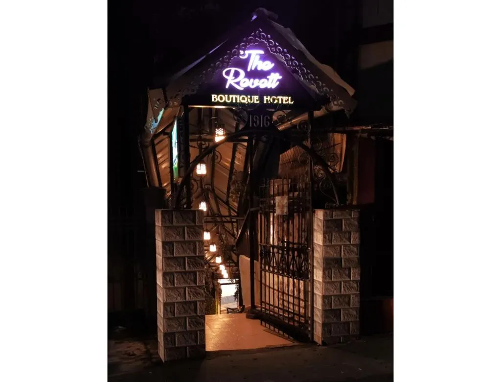 Facade/entrance in The Revett