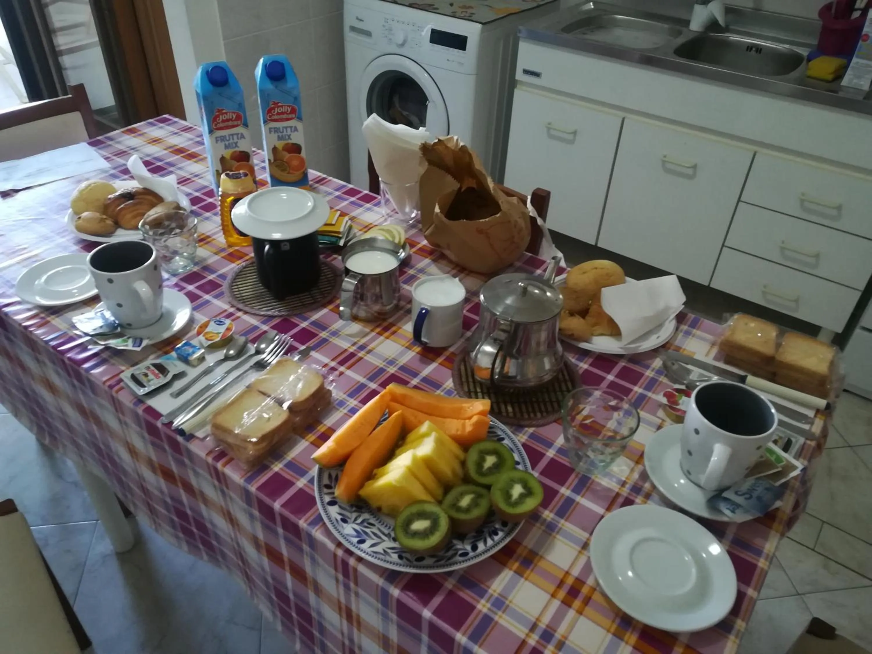 Food and drinks in Home Sweet Home