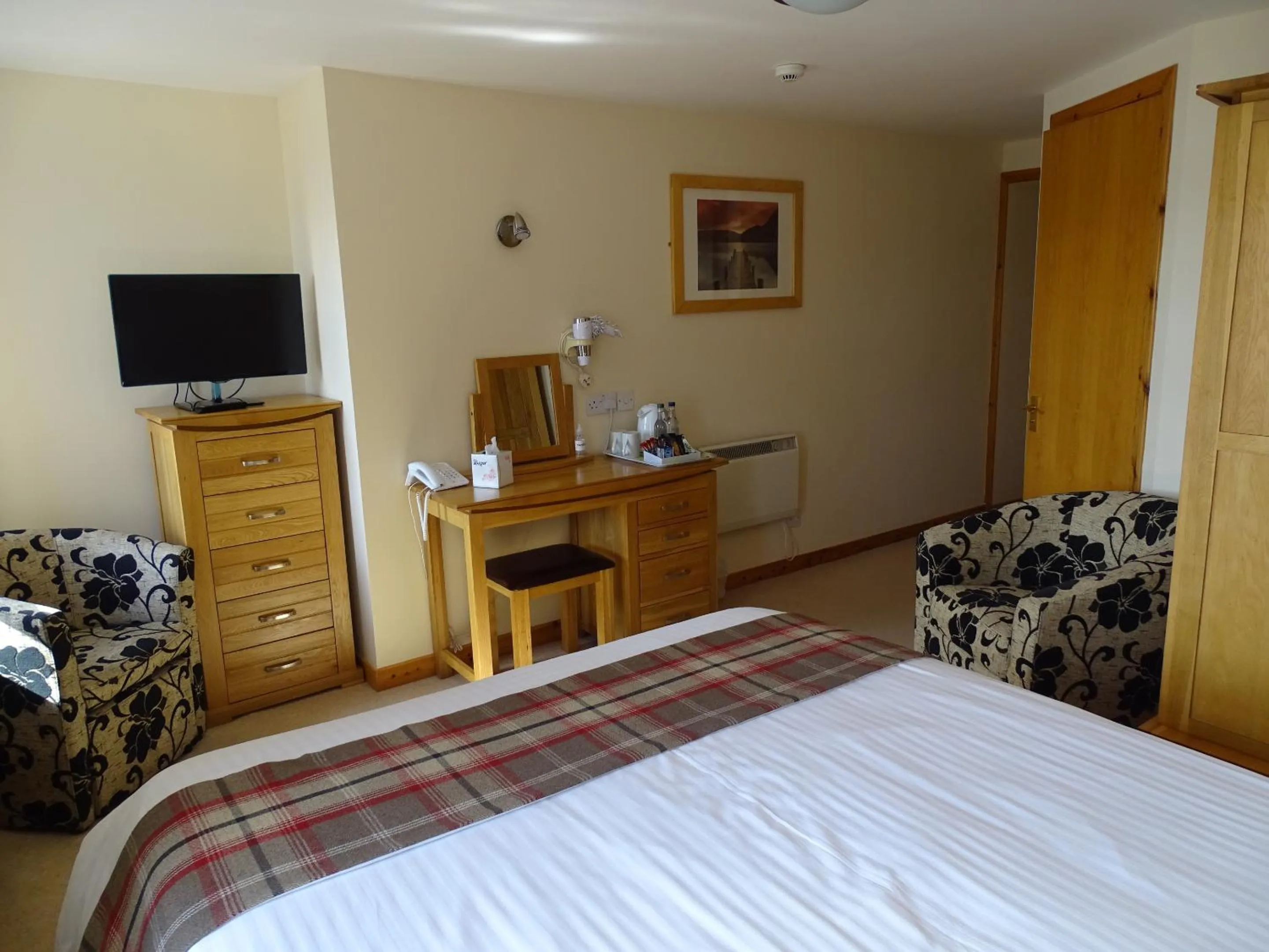 Bedroom, Bed in The Sands Hotel, Orkney