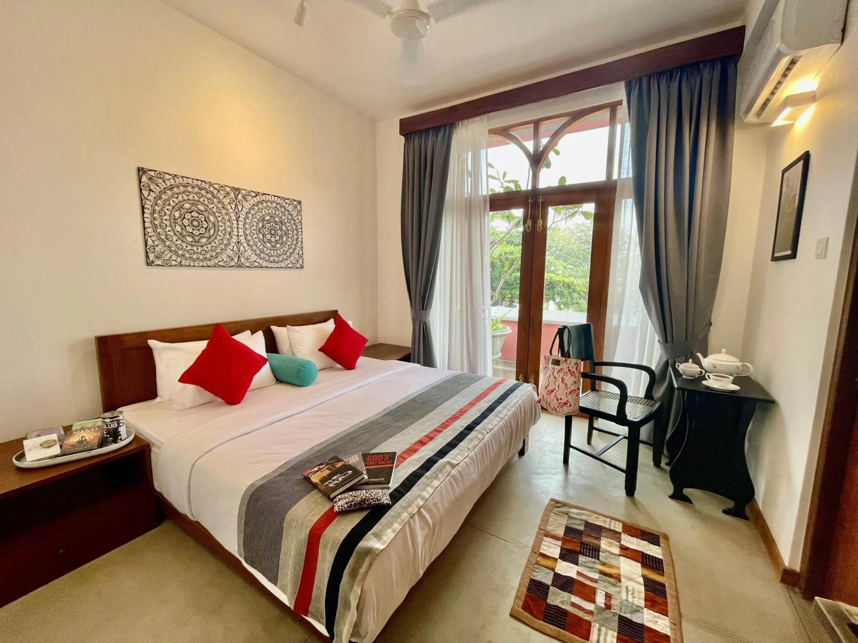 Bed in The Tea Library Hikkaduwa