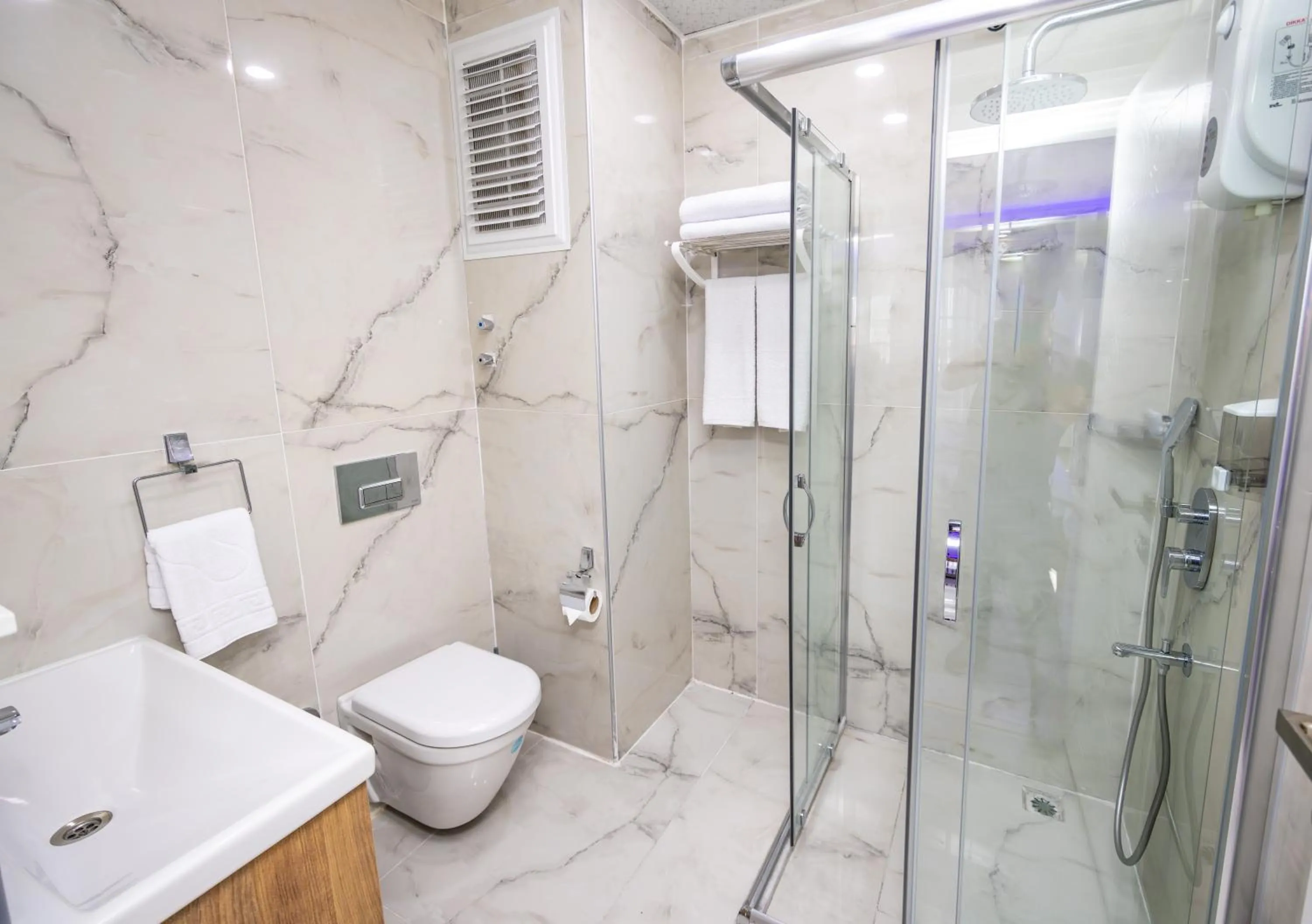 Shower in Cihan Bey Otel Belek