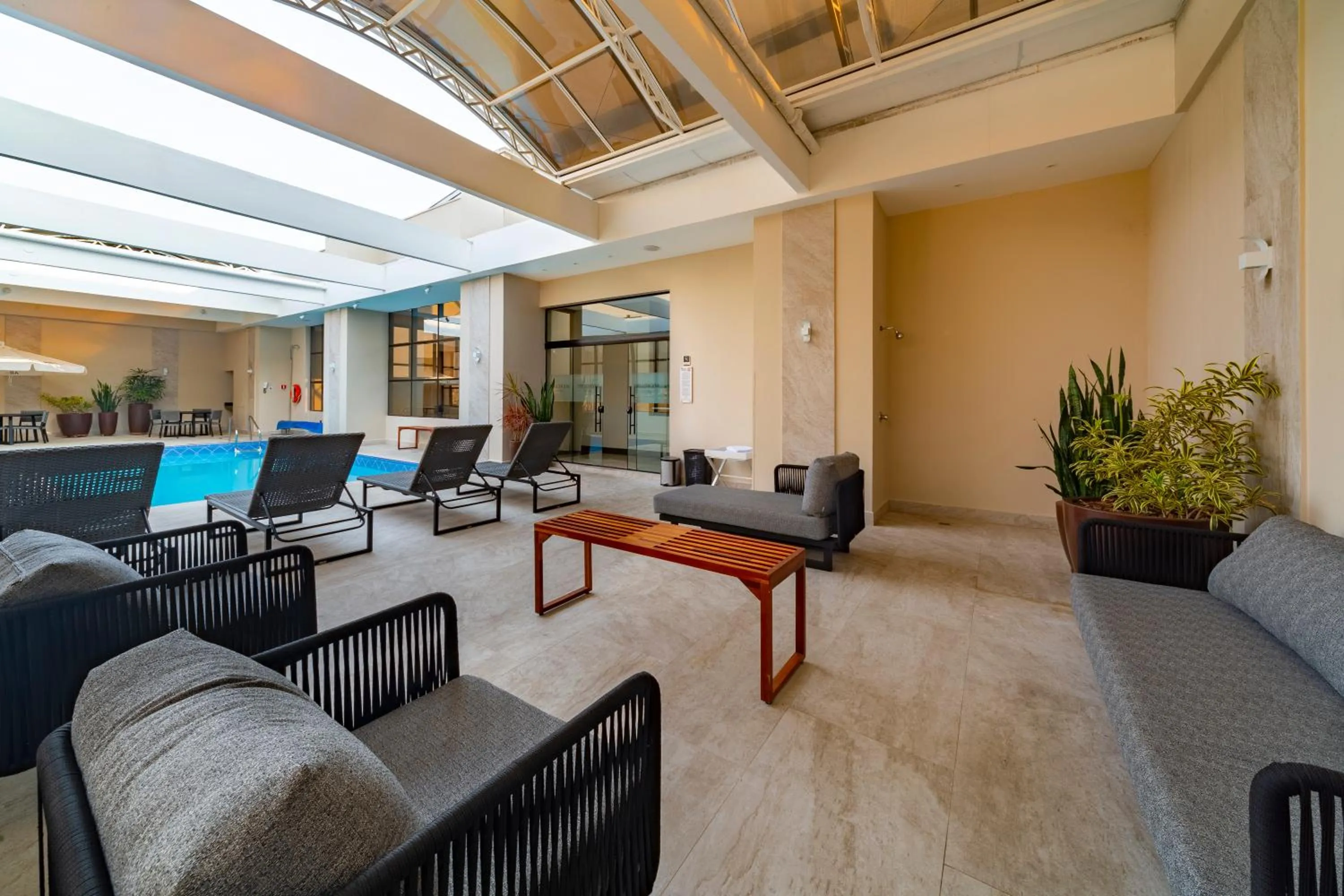 Swimming pool in Mercure Curitiba Golden