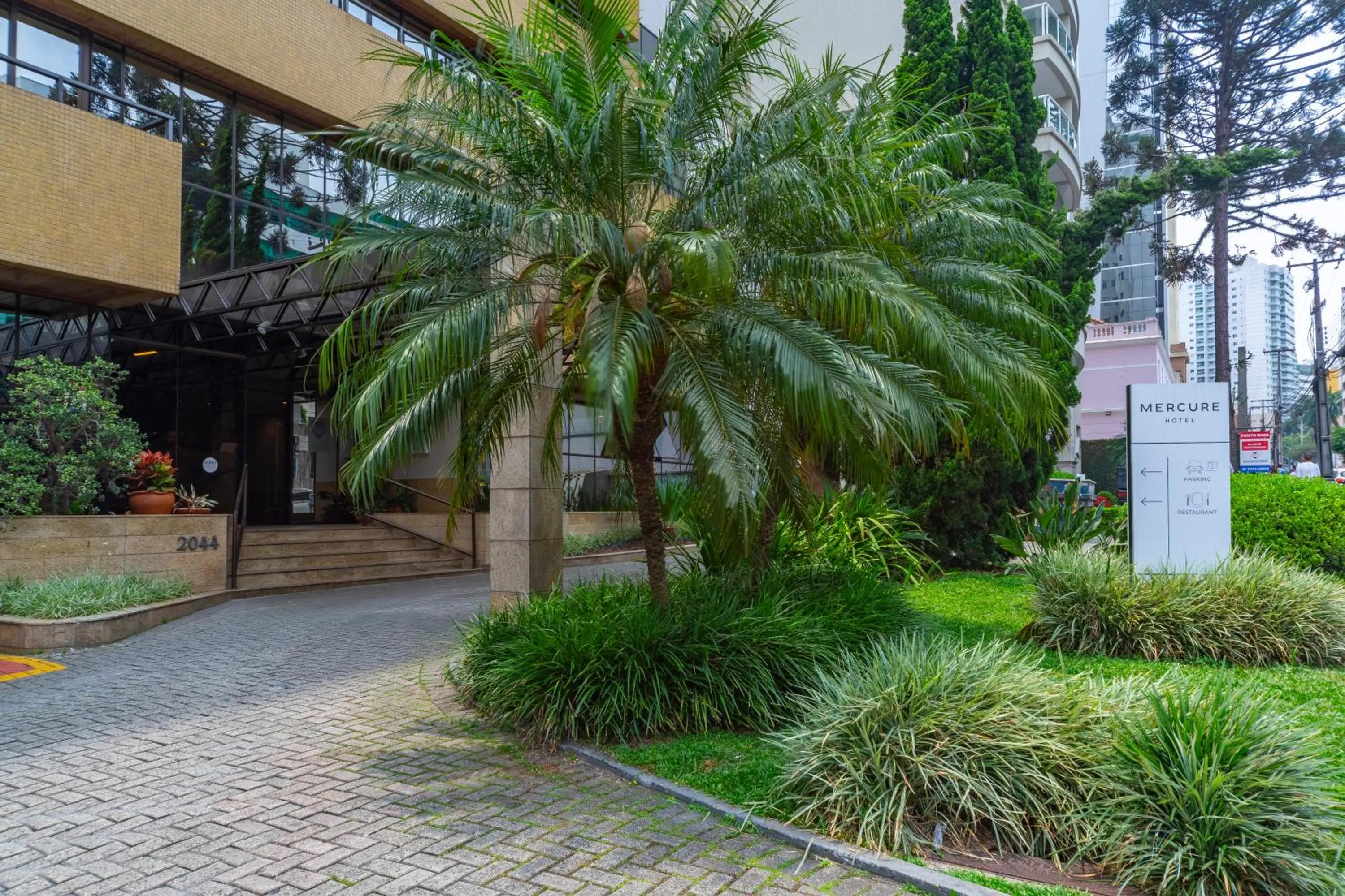 Facade/entrance in Mercure Curitiba Golden