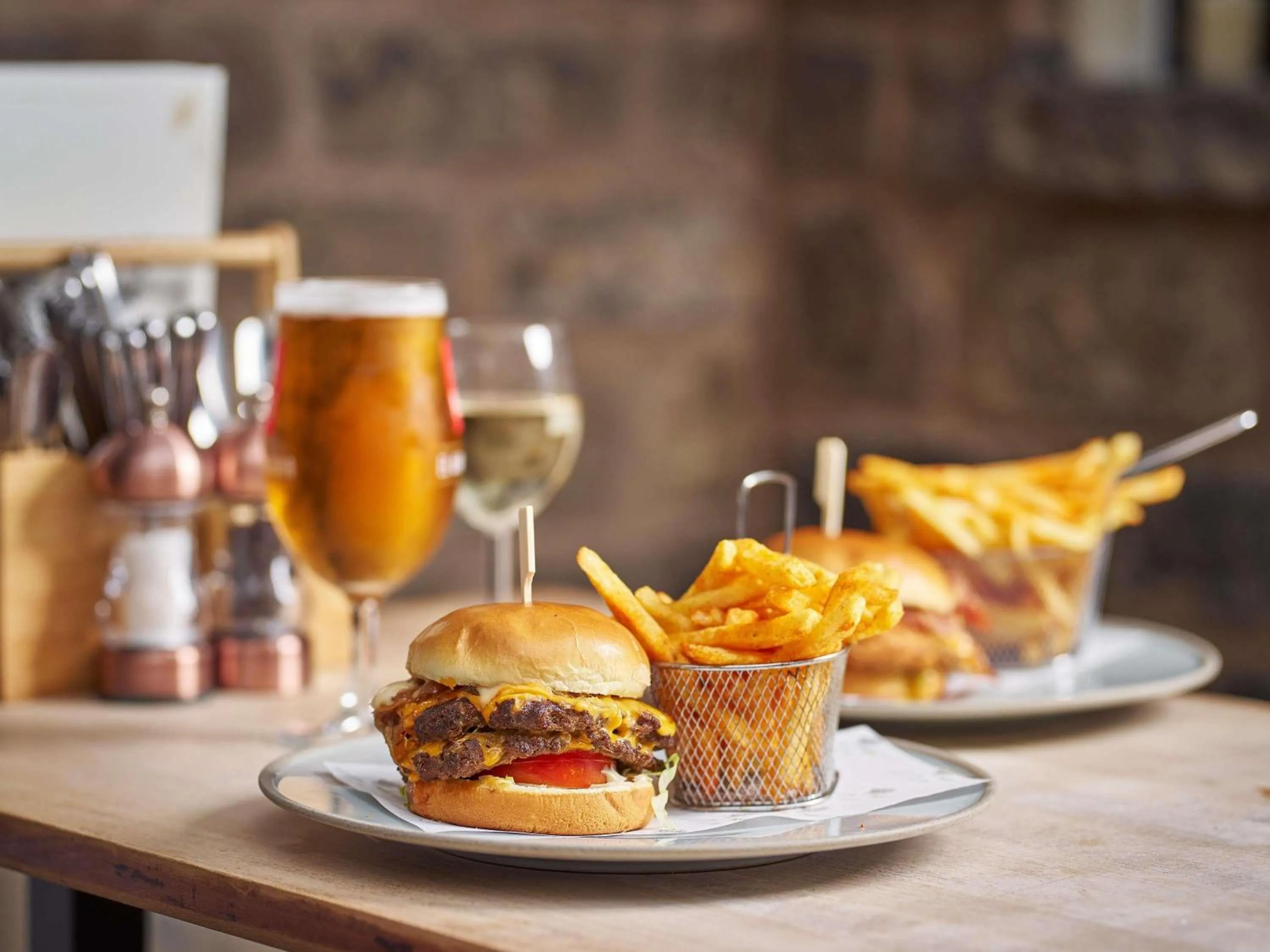 Lounge or bar in Mercure Barnsley Tankersley Manor Hotel