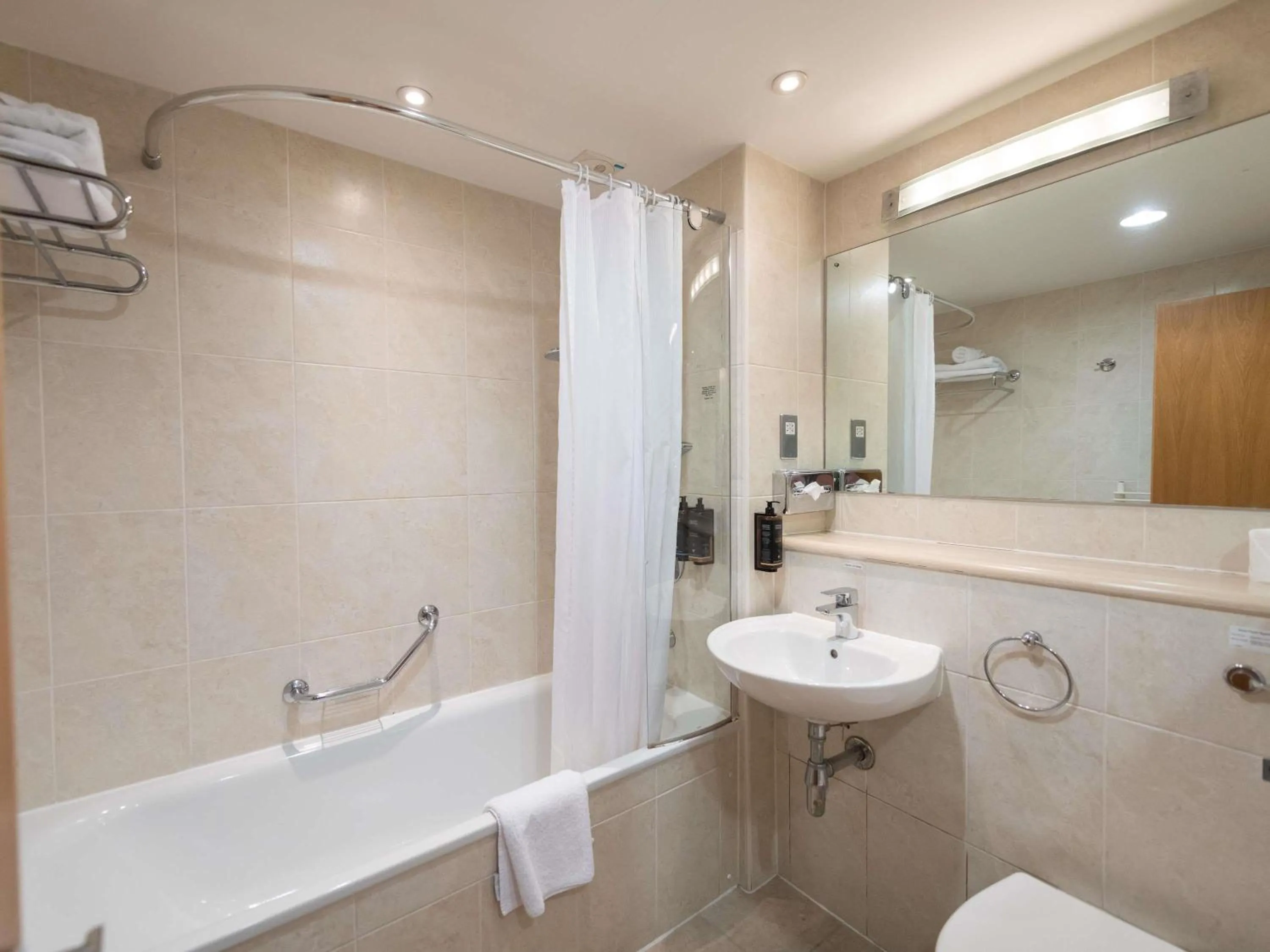 Bedroom in Mercure Barnsley Tankersley Manor Hotel